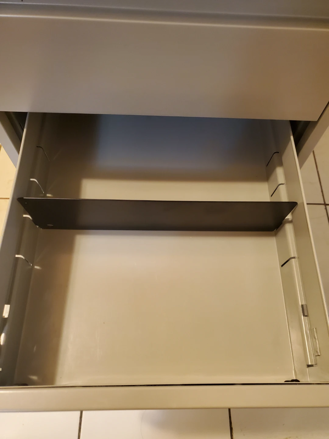 3-Drawer Metal Filing Cabinet - photo 5