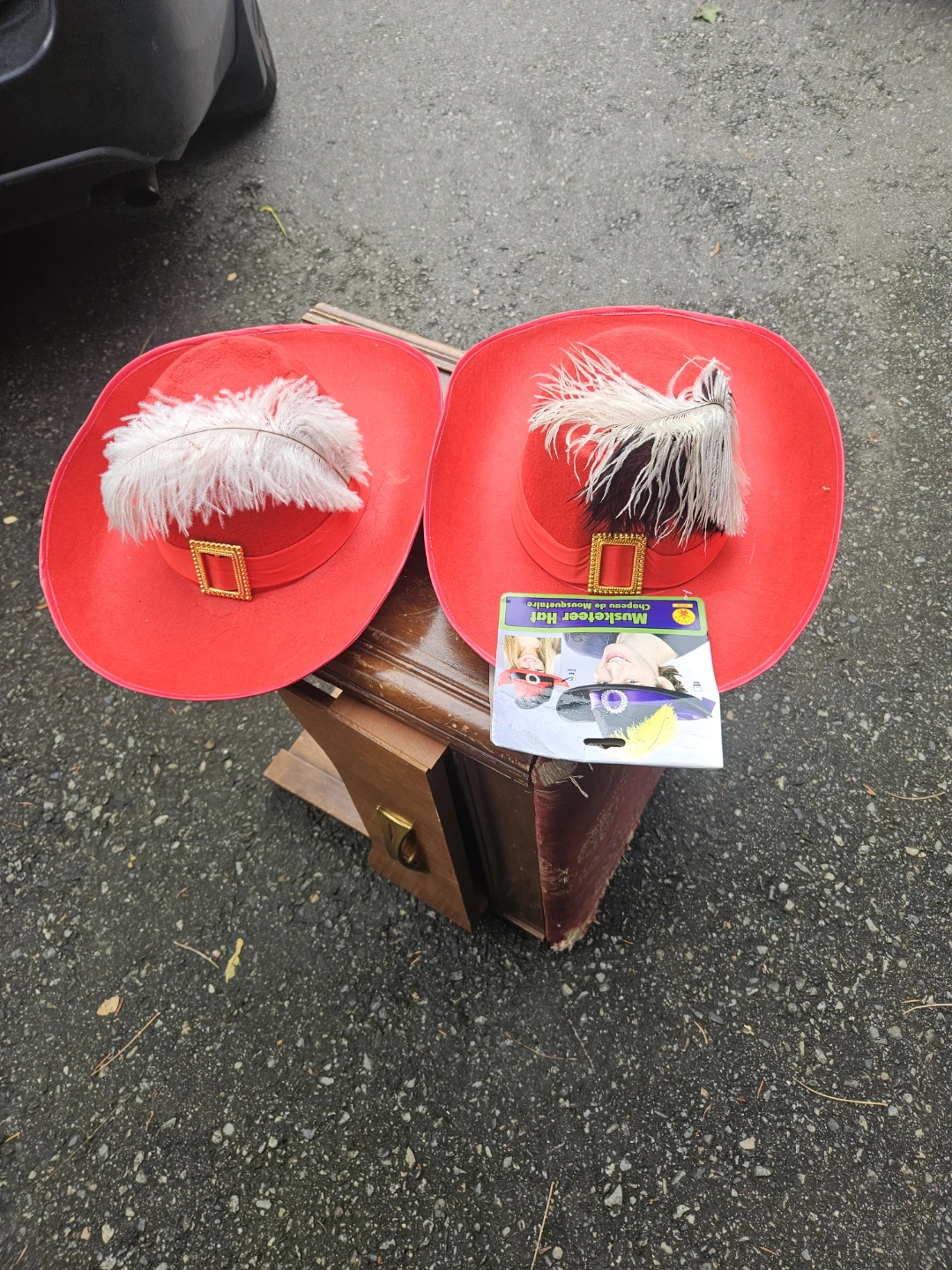 2 Red Musketeer Costume Hats - photo 5