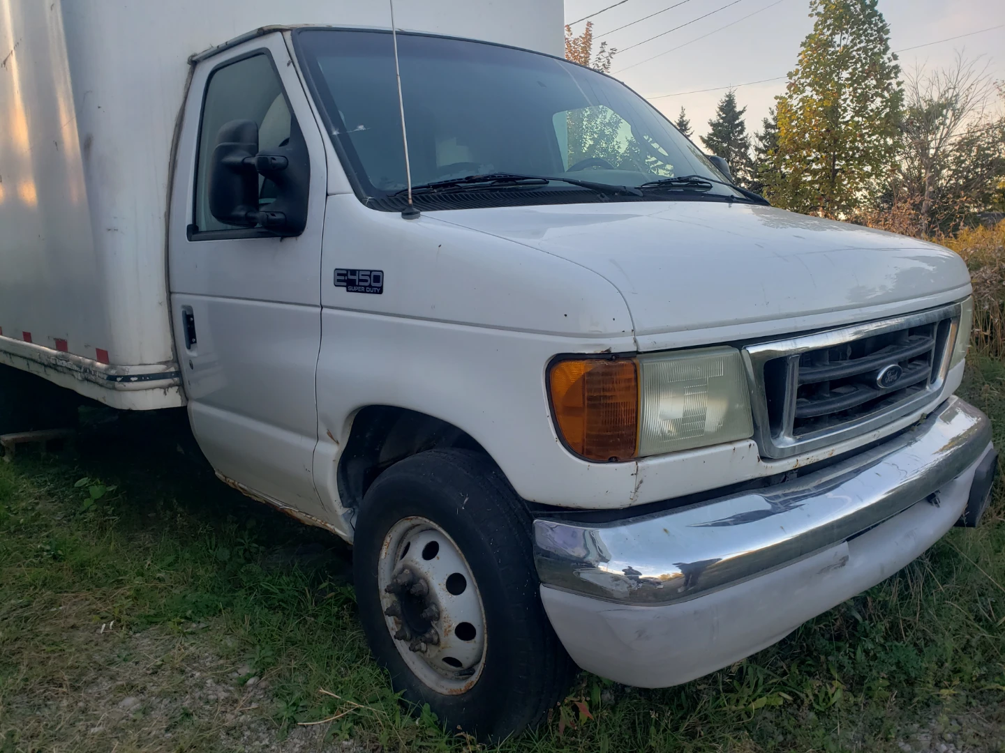 Ford E-450 Super Duty Unicell Box Truck - photo 2