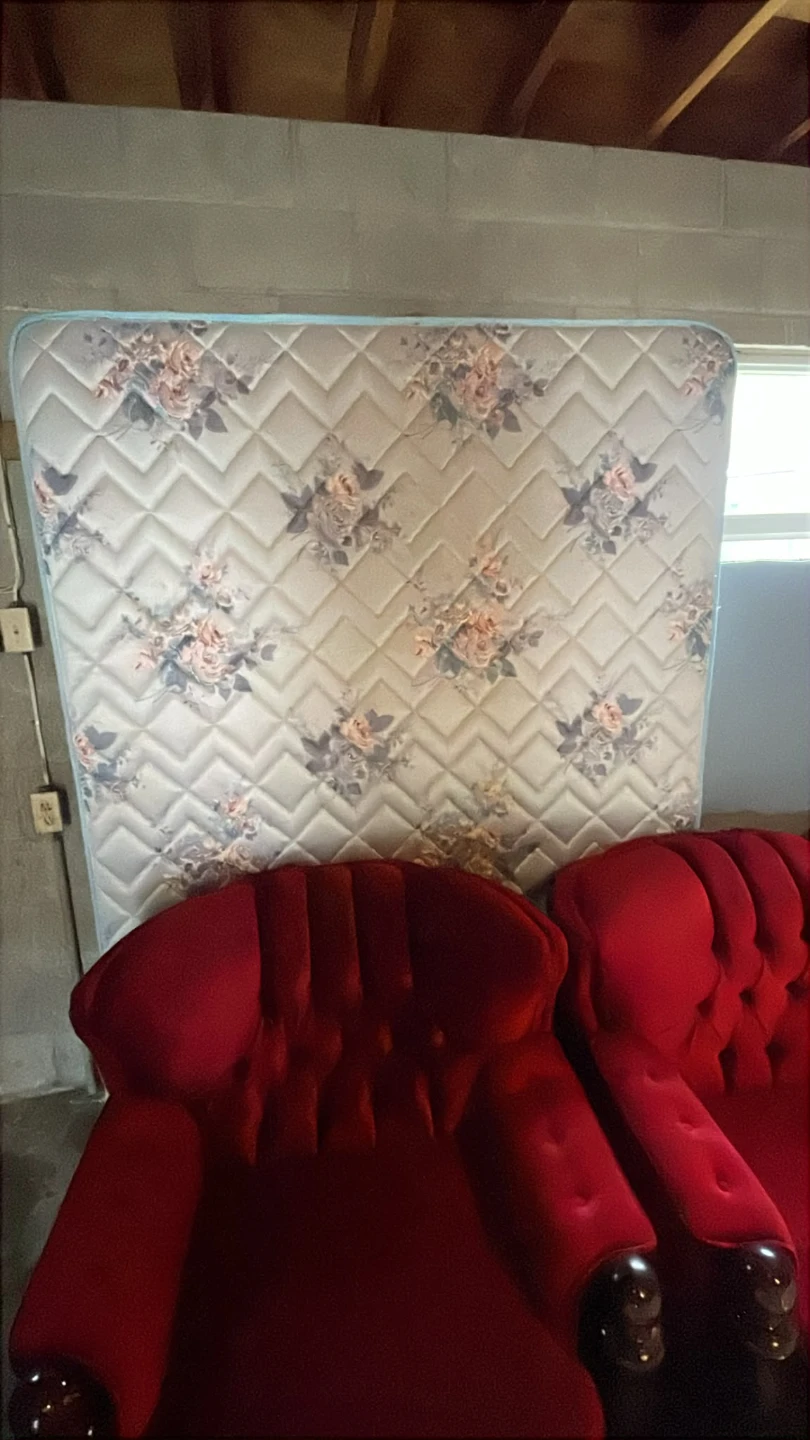 Vintage tufted red velvet sofa - photo 2