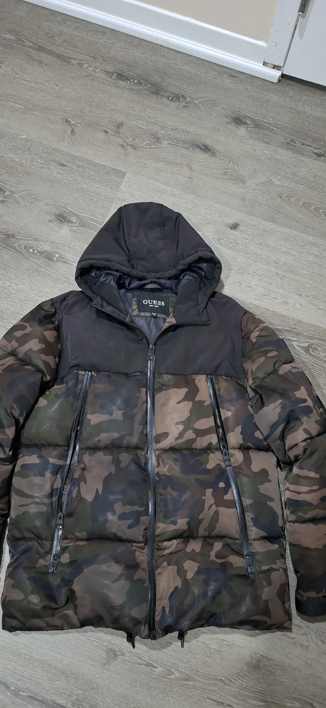 Guess Camo Puffer Jacket - Small