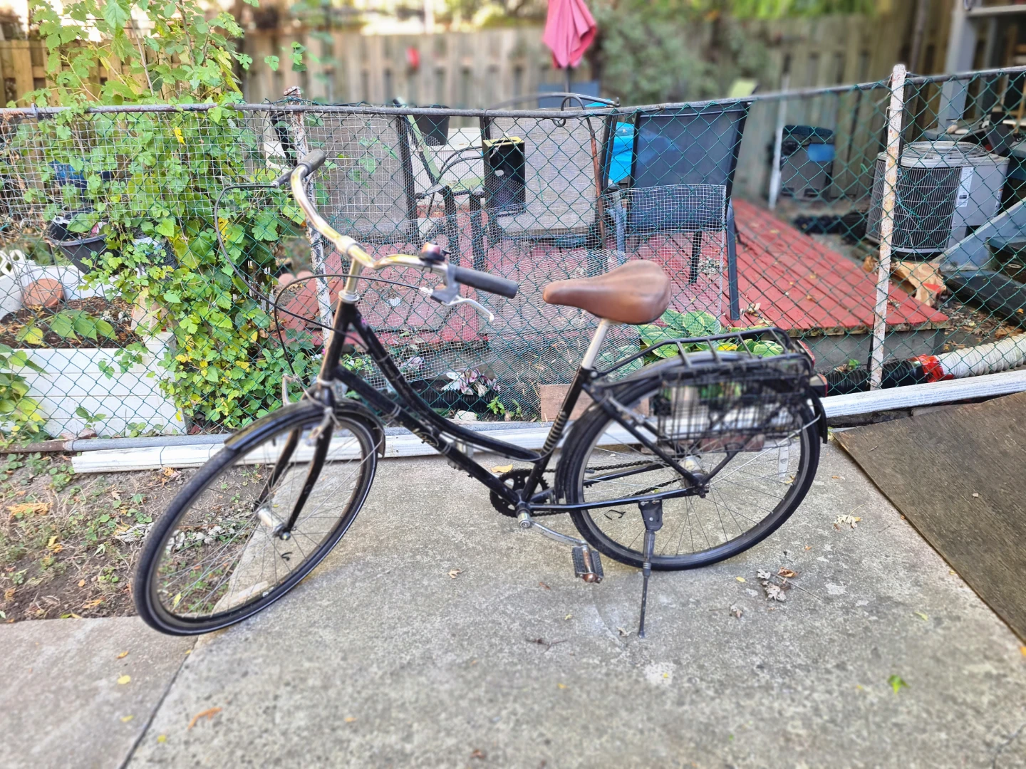 Vintage style black city bicycle