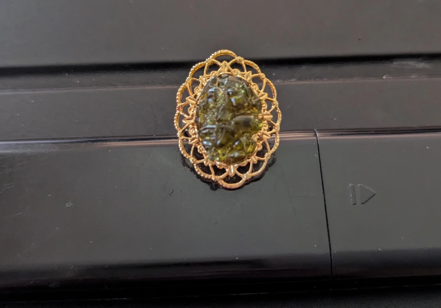 1970's Green Glass Chip Gold Tone Ring
