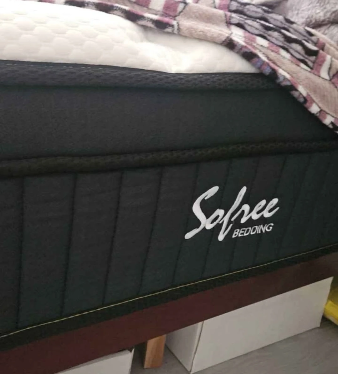 Queen wooden bed frame + mattress - photo 4