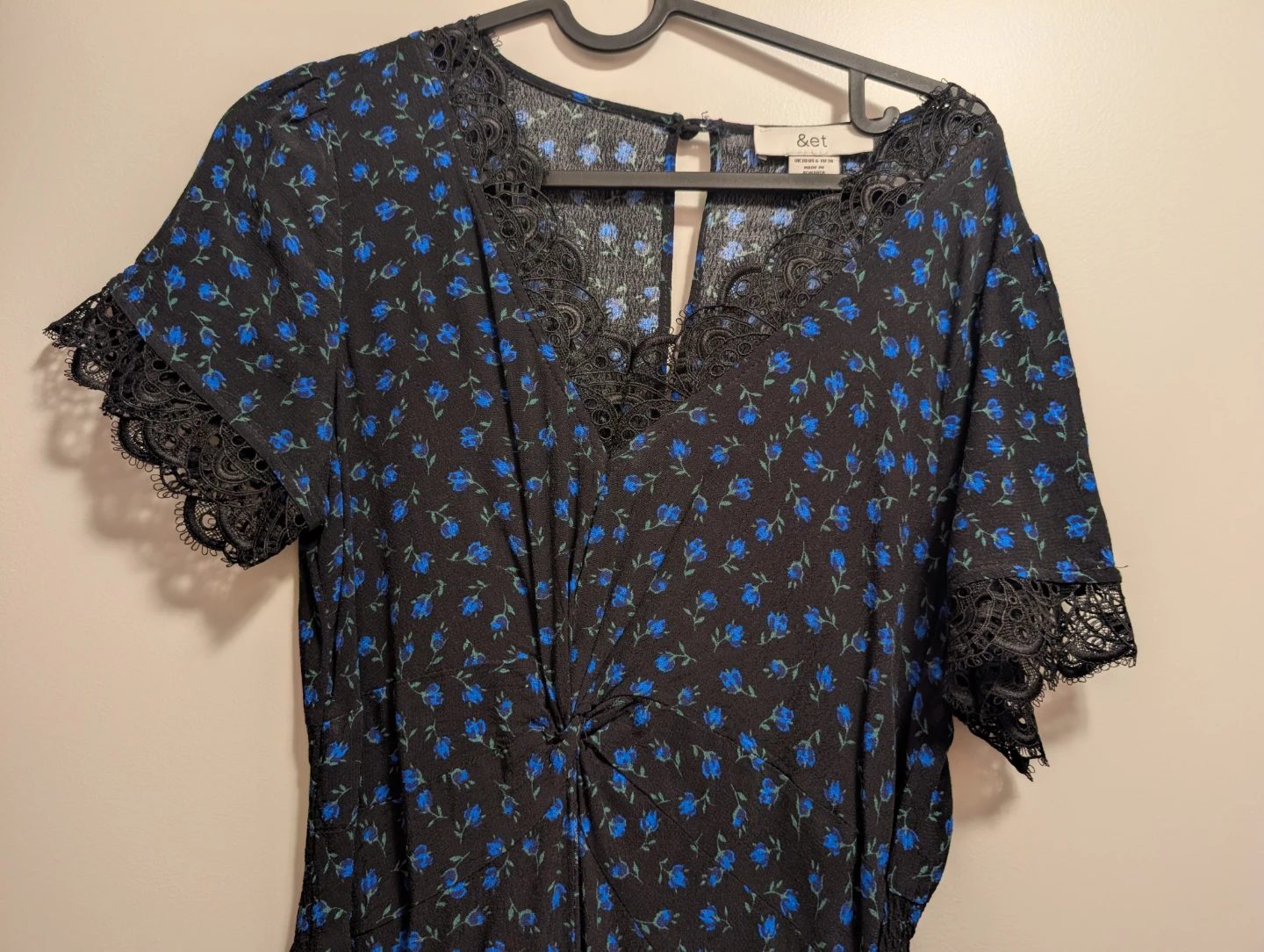 &et Black Floral Jumpsuit with Lace Detail - photo 2