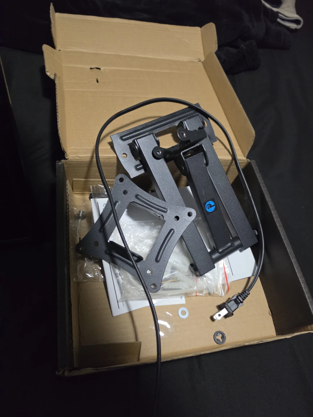 Toshiba Flat Screen TV with Wall Mount - photo 2