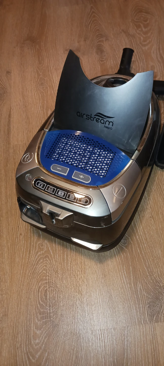 Airstream Hepa Canister Vacuum - photo 3