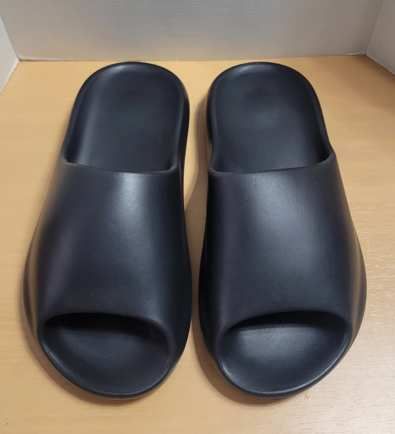 Yezzy slides size 5