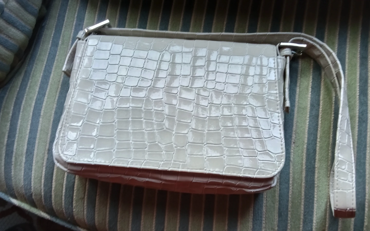 Vintage Liz Claiborne Y2K Glossy Croc Baguette