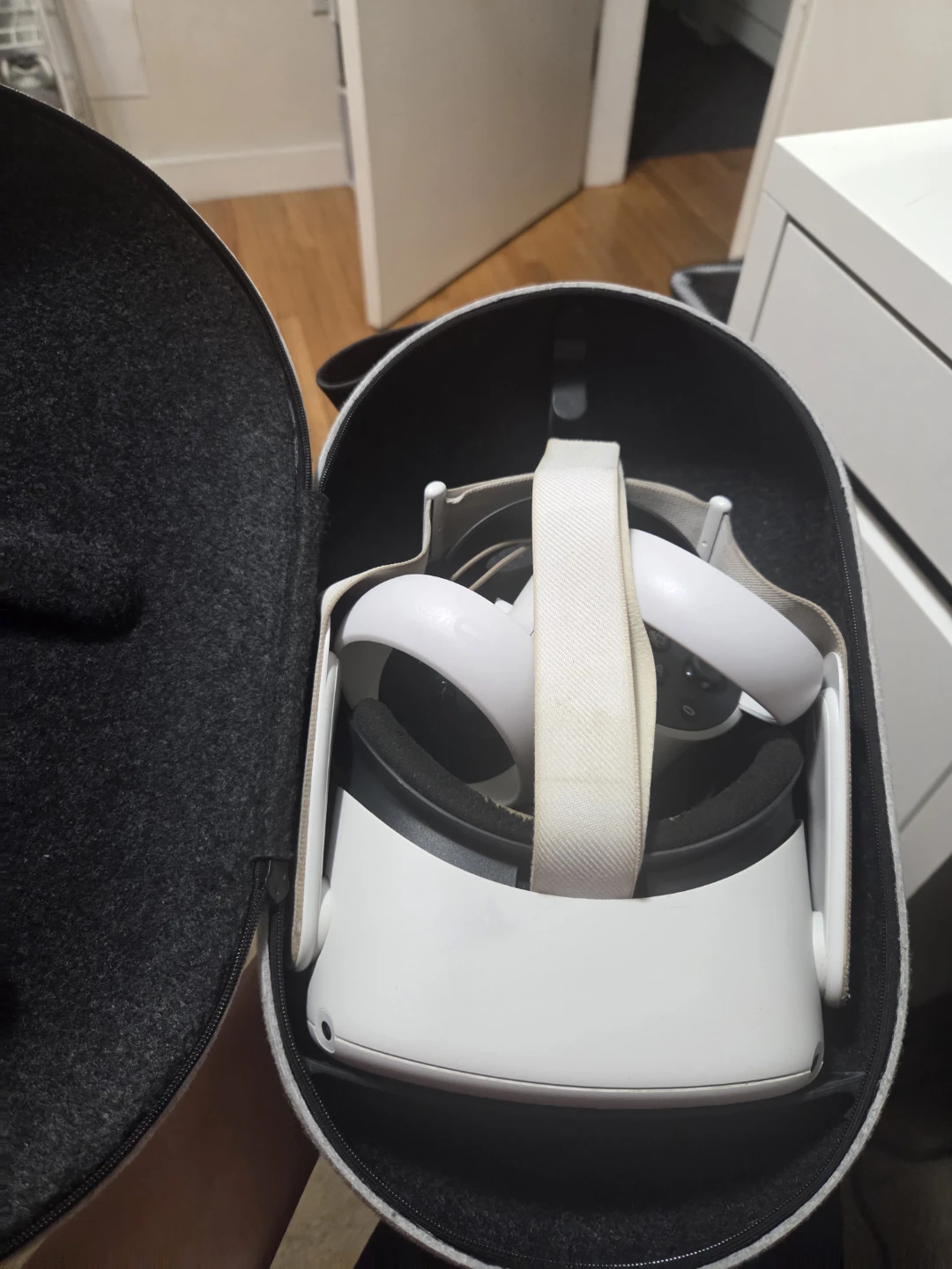 Quest 2 VR Headset - photo 2