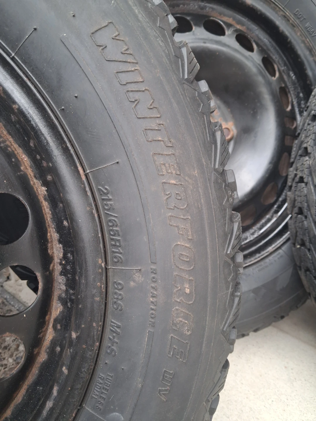 Set of 4 Firestone Winterforce UV Tires on Rims - photo 5