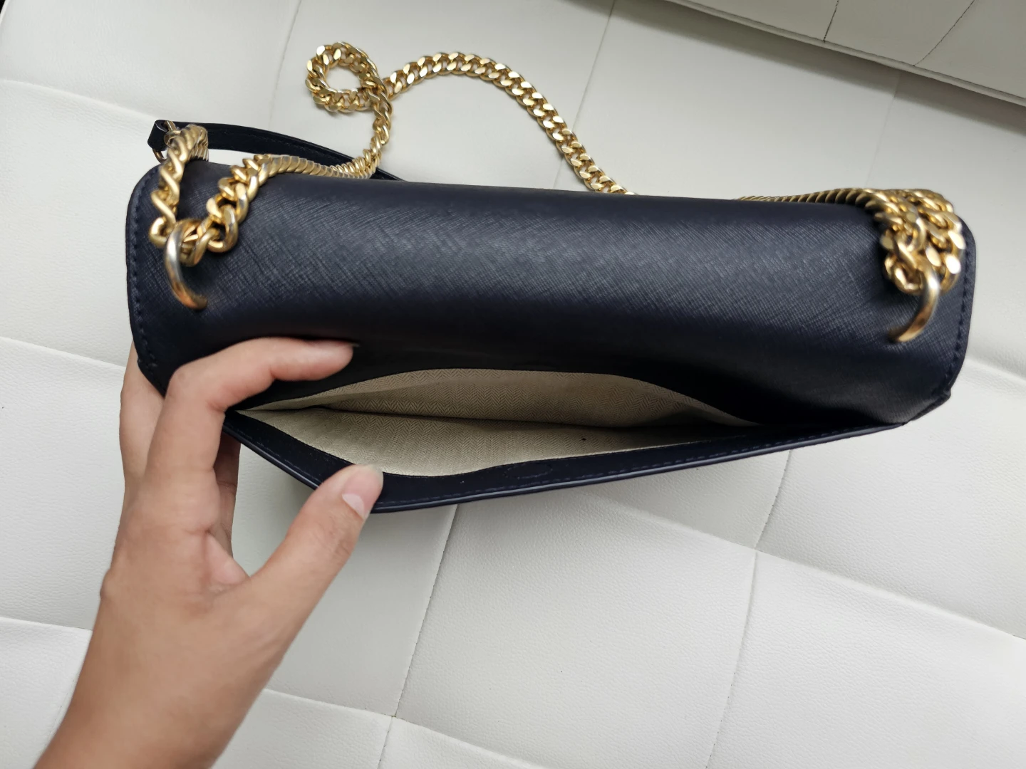 Authentic Tory Burch Navy Blue Leather Chain Bag - PRICE FIRM - photo 3