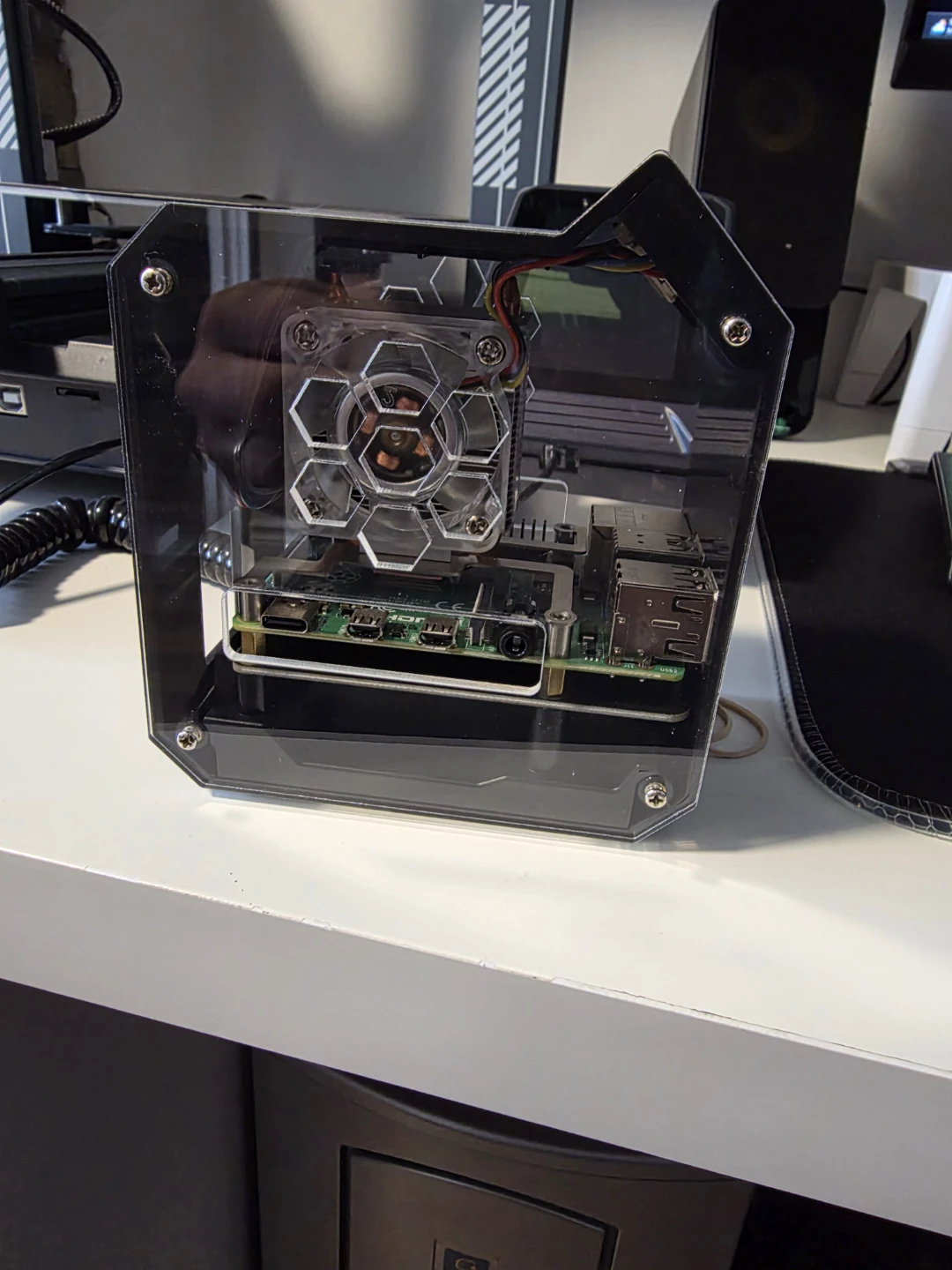 Raspberry Pi 4B 8gb ram  with Custom Case and 512GB MicroSD - photo 5