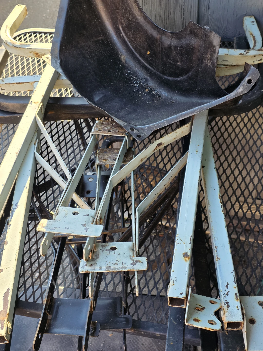 Looking for scrap metal. Will remove free.