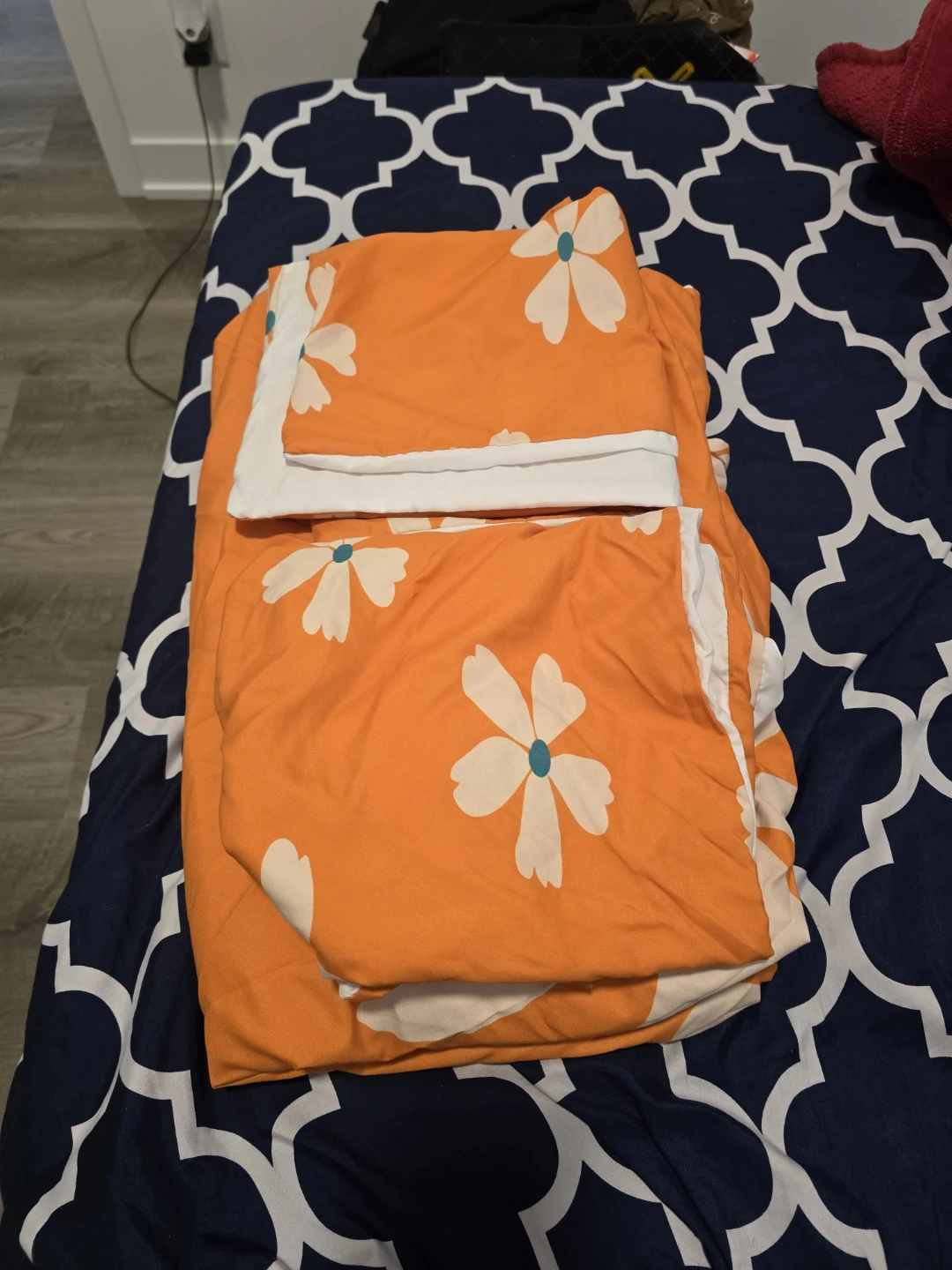 Orange Floral Pattern Bed Sheet Set