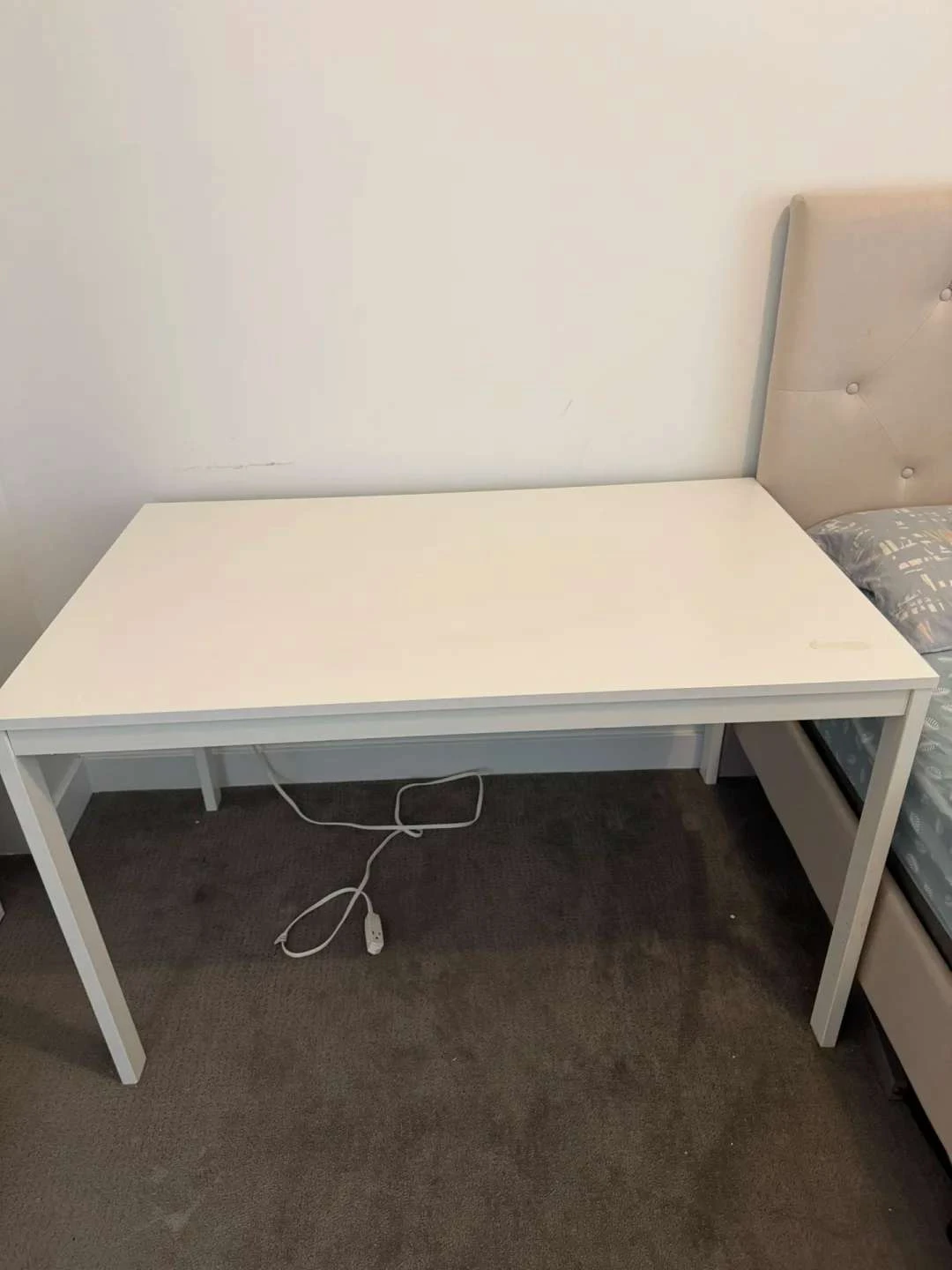 IKEA VIHALS Extendable Table - White