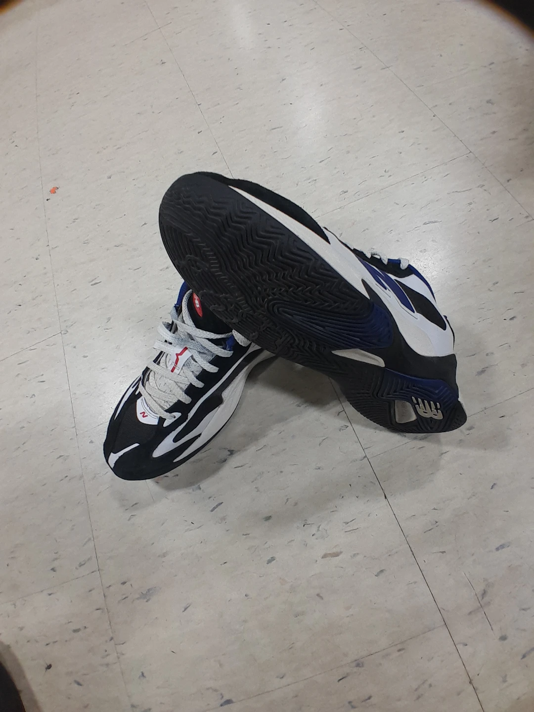 New Balance Sneakers Black and White 725 Men's size 9.5 - photo 2