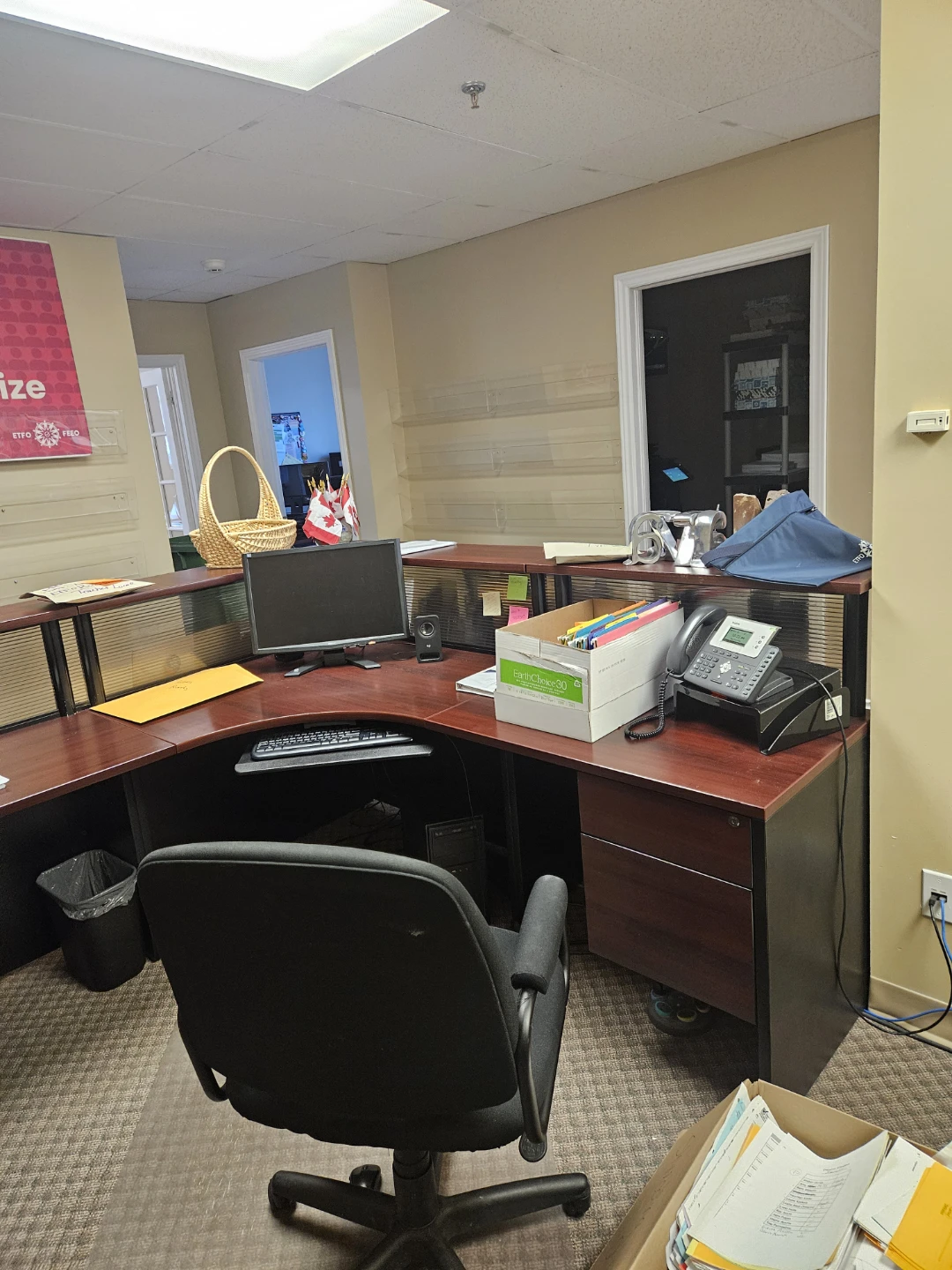 Office furniture - photo 3
