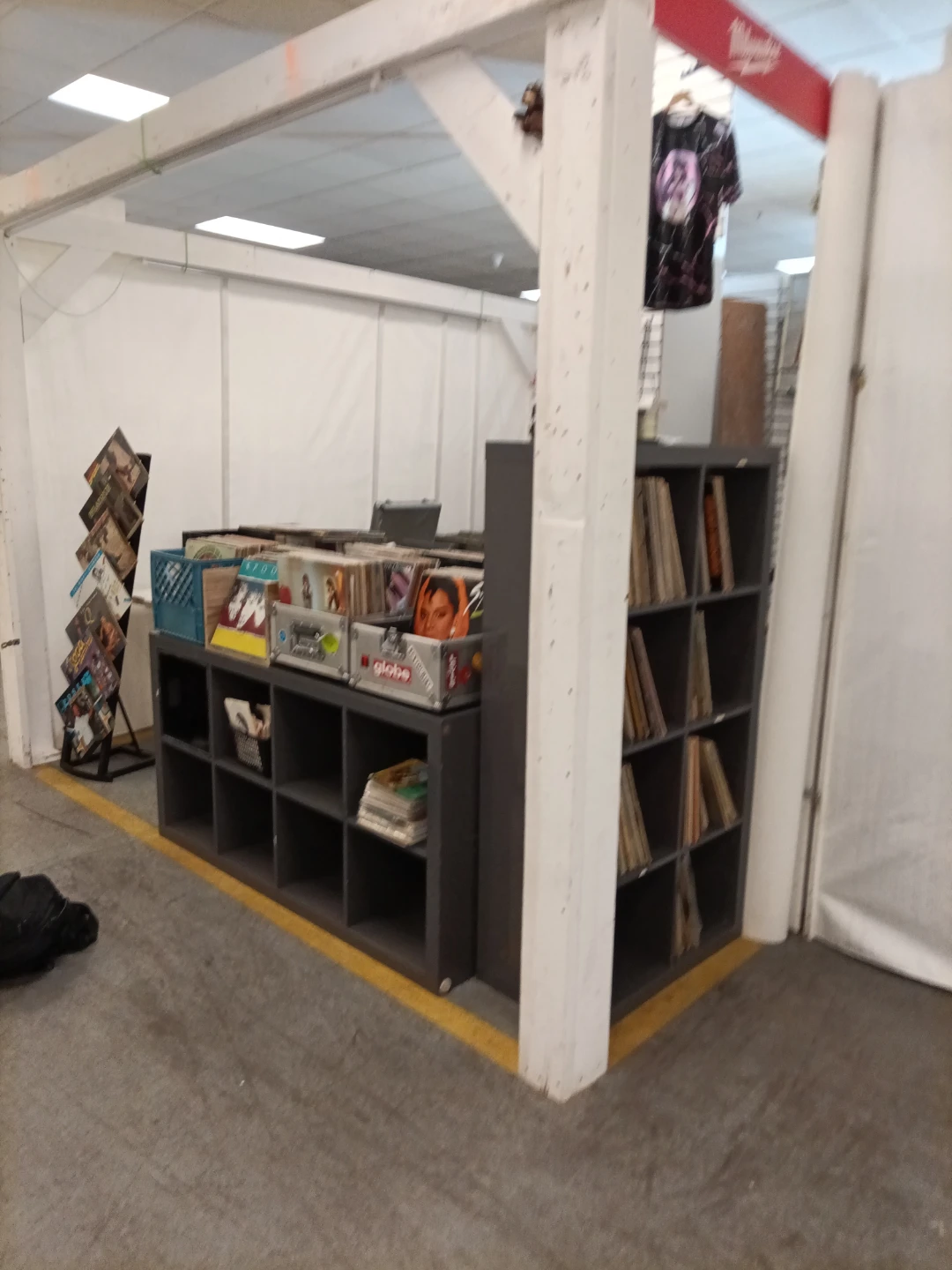 $5-10 Vintage media Vinyl, CD, DVD and Games. - photo 2