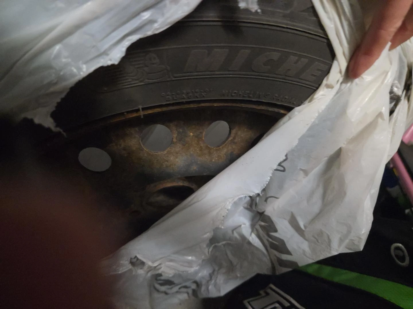 Rav 4 Michelin all season Tires on Steel Rim - photo 2