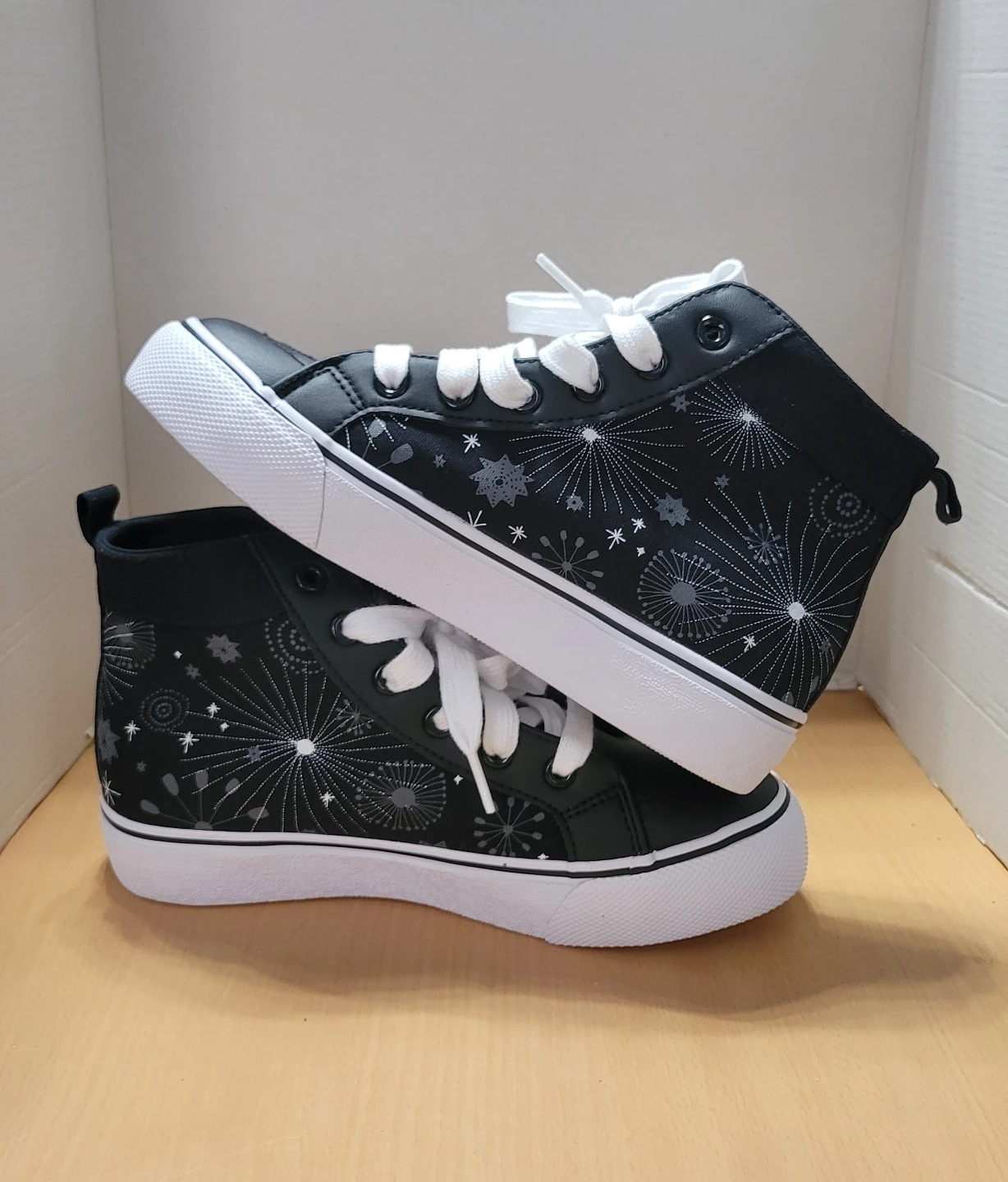 Disney Nightmare Before Christmas High-Top Sneakers Size 3 - photo 2