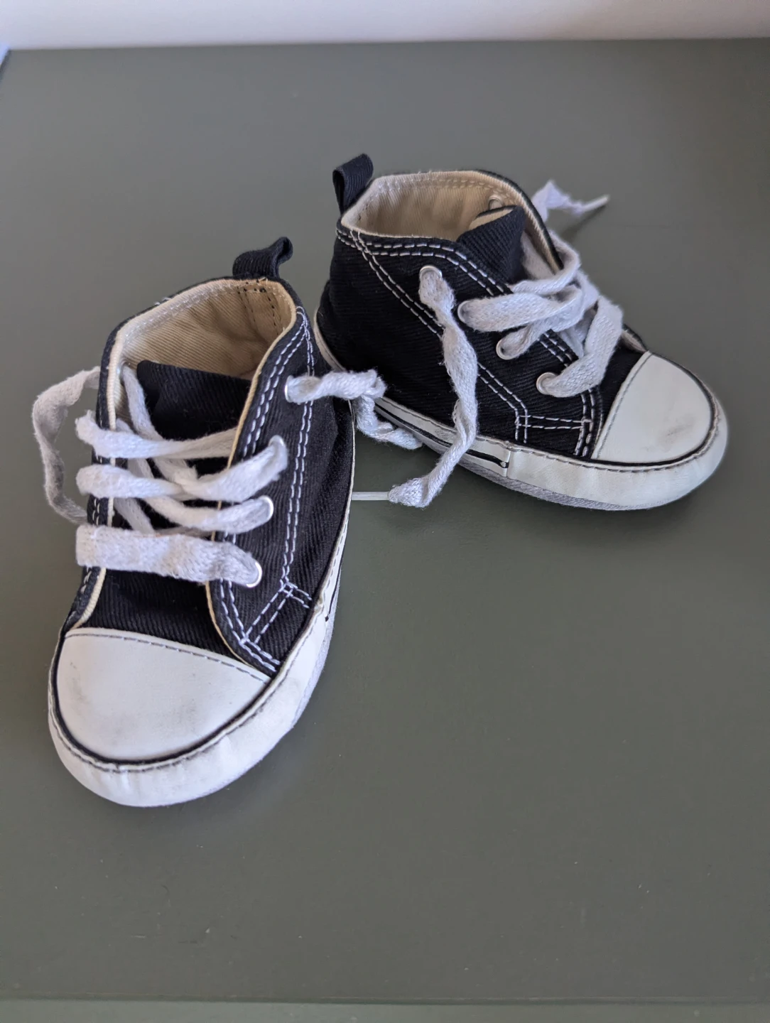 Converse All Star Crib Shoes Size 4