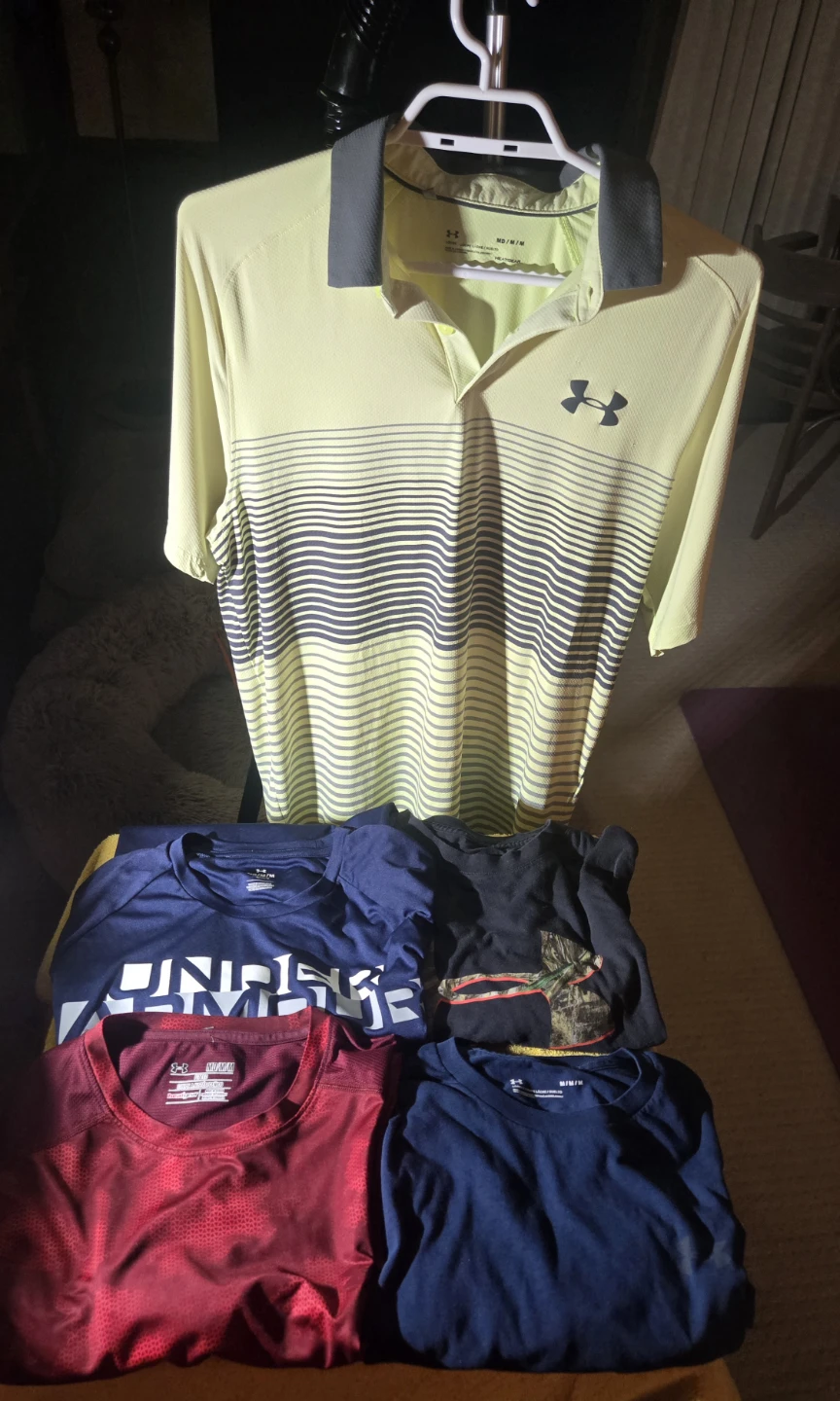 Men's Under Armour MEDIUM Clothing. 4 TEES & a Polo/Golf shirt.