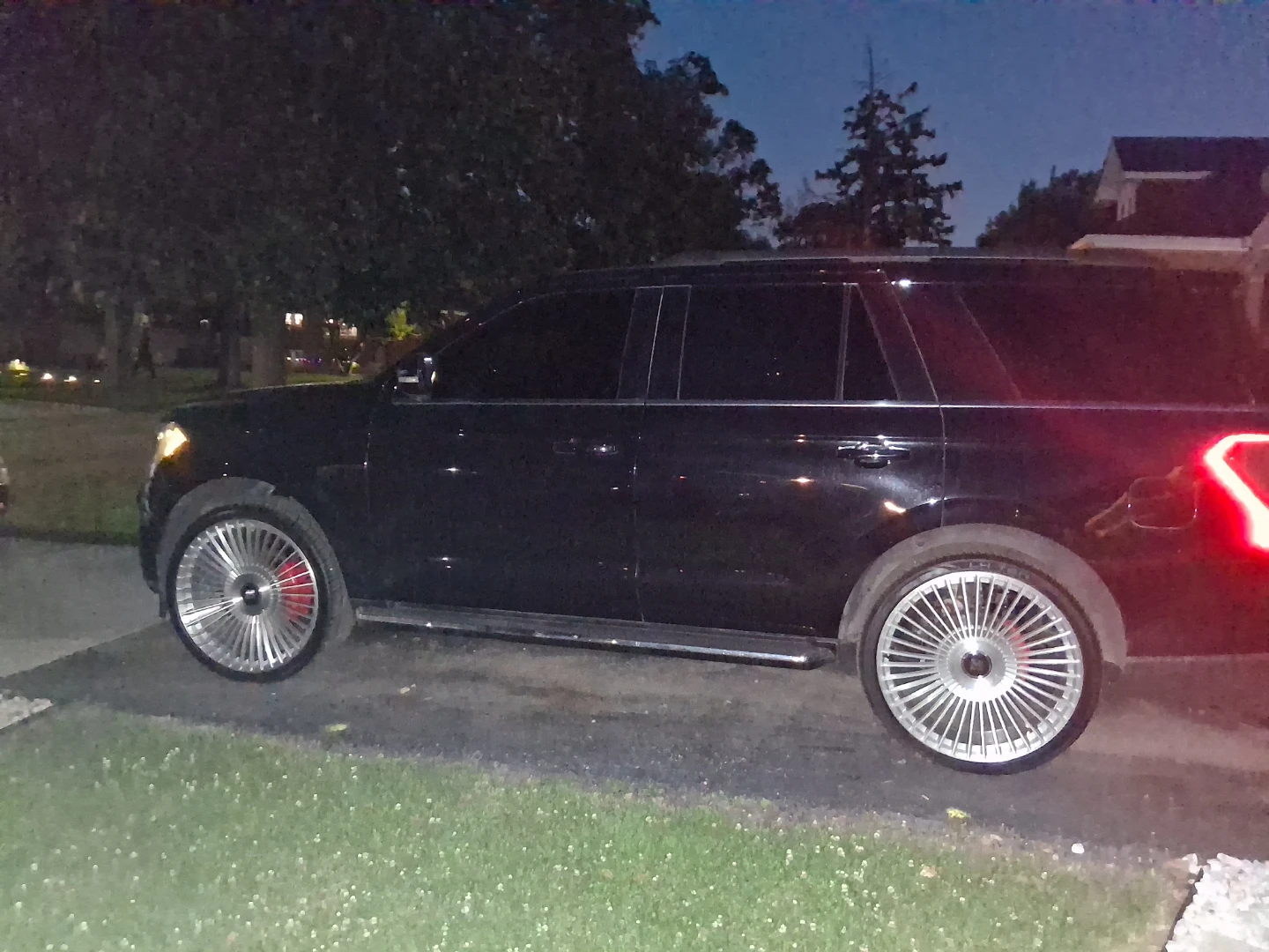 Lexani wheels for Ford Expedition - photo 3