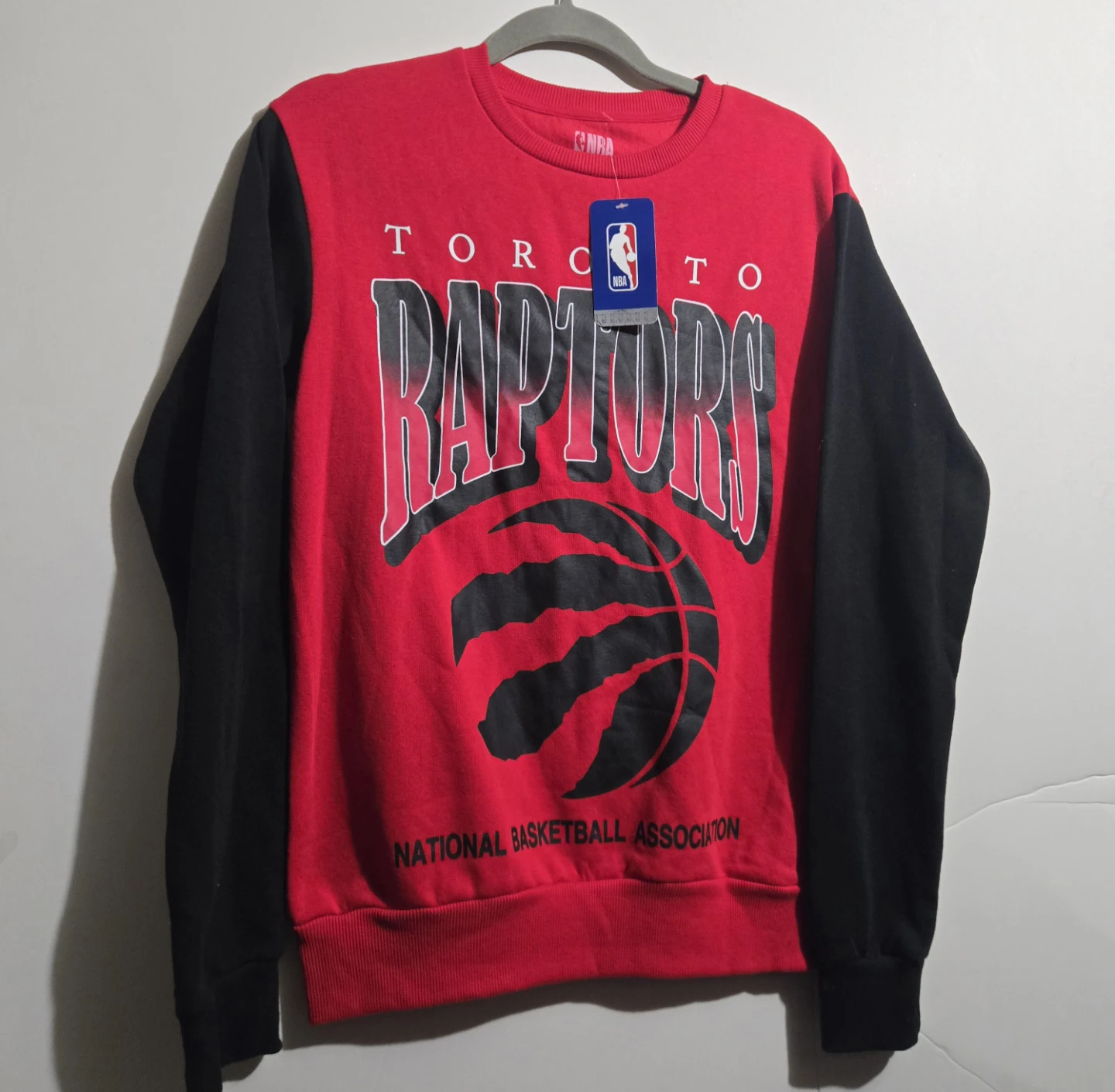 Toronto Raptors NBA Sweatshirt. Medium.