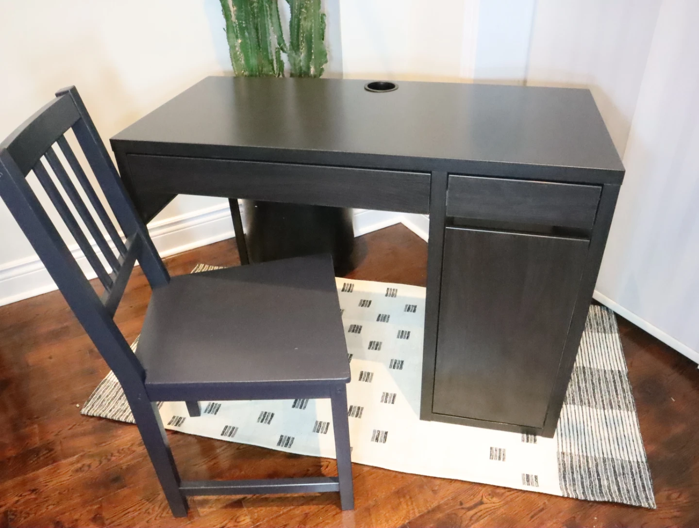 IKEA Micke Black Desk - photo 2
