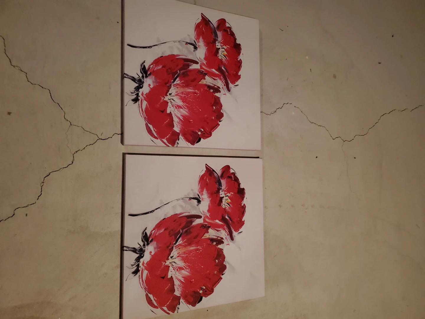 Set of two red floral wall art canvases - photo 3