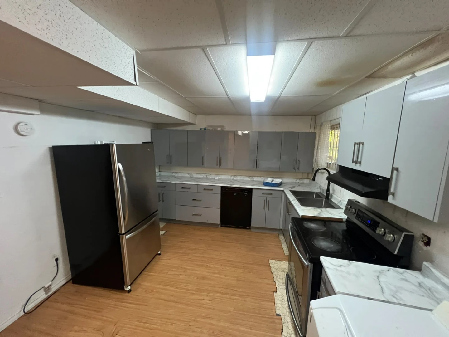 2 bedroom basement on rent - photo 5