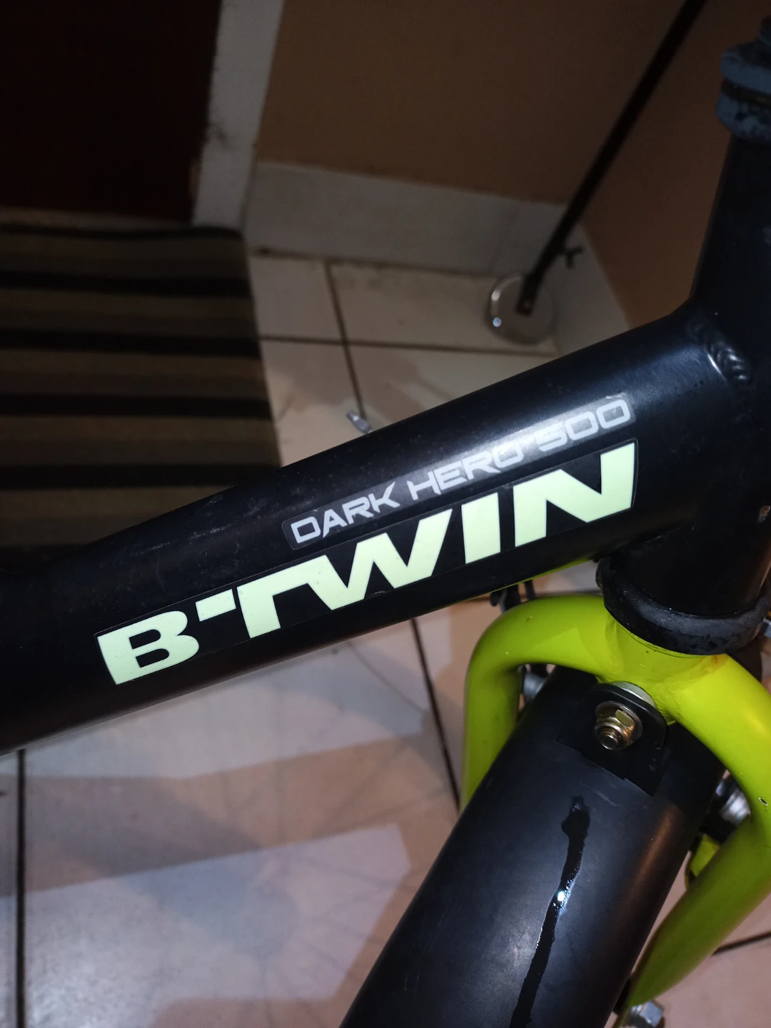 B Twin Dark Hero 500 Bike - 16" Wheels - Ages 4-6 - photo 3
