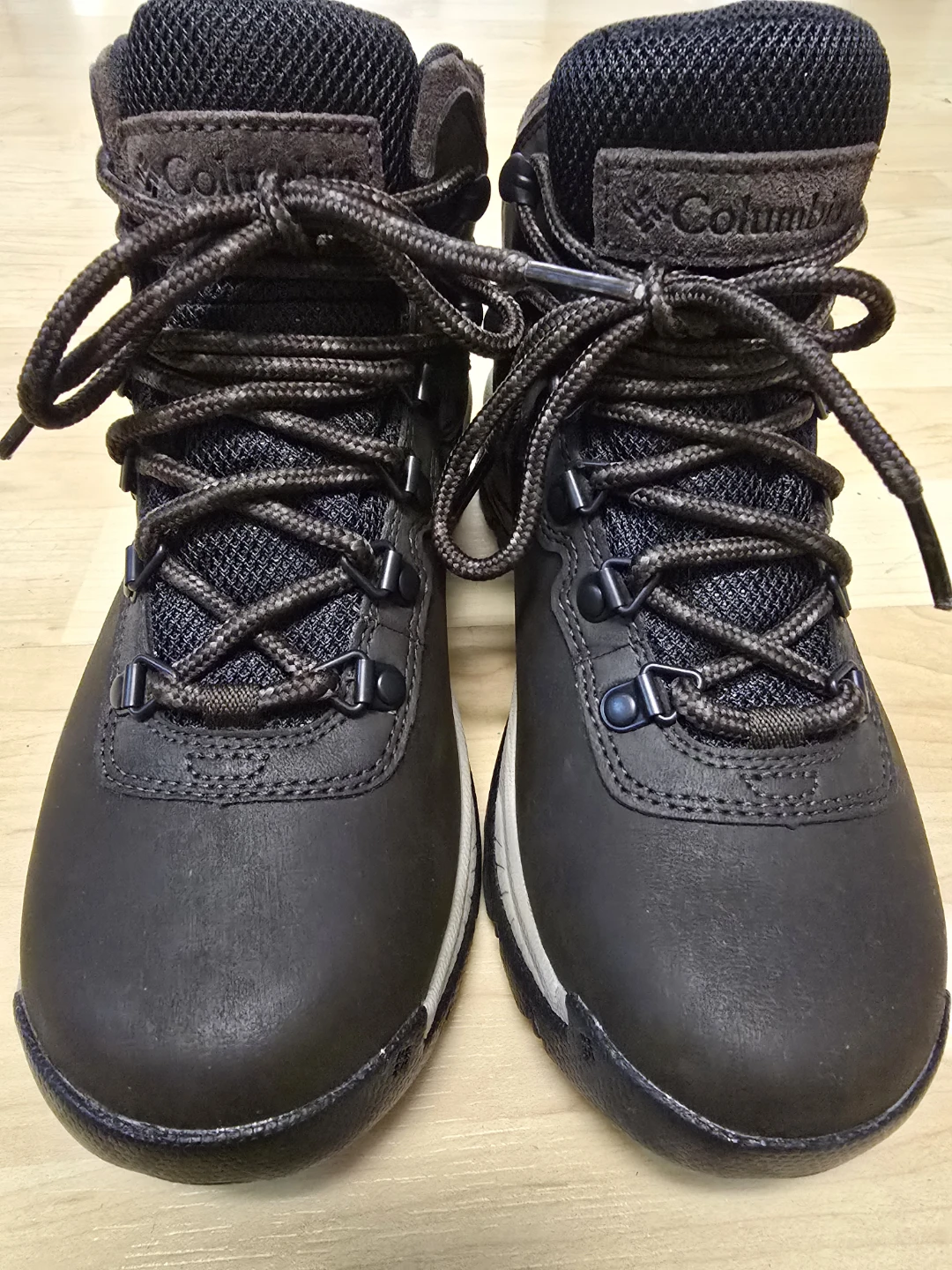Columbia Women's Waterproof Hiking Boots Size 5.5