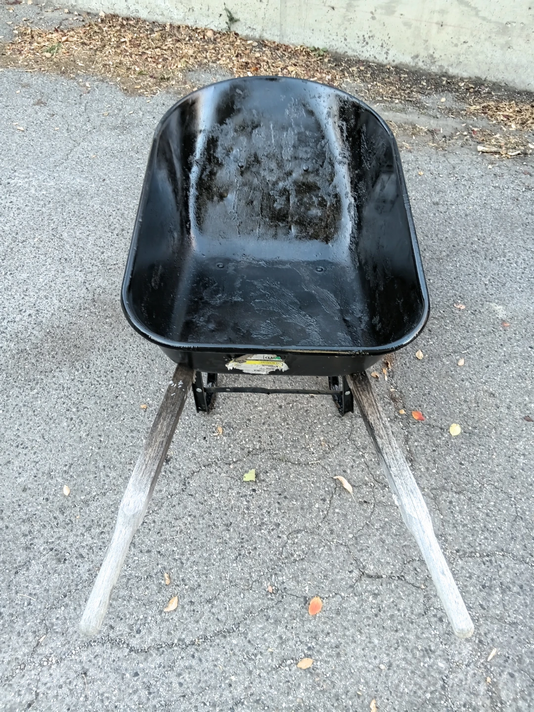 Heavy Duty Practica Metal Wheelbarrow - photo 2