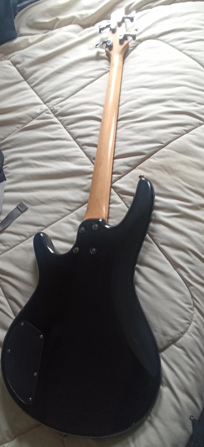 Ibanez 4 string Bass. With 2 pick ups.Brand New color Strings. - photo 4