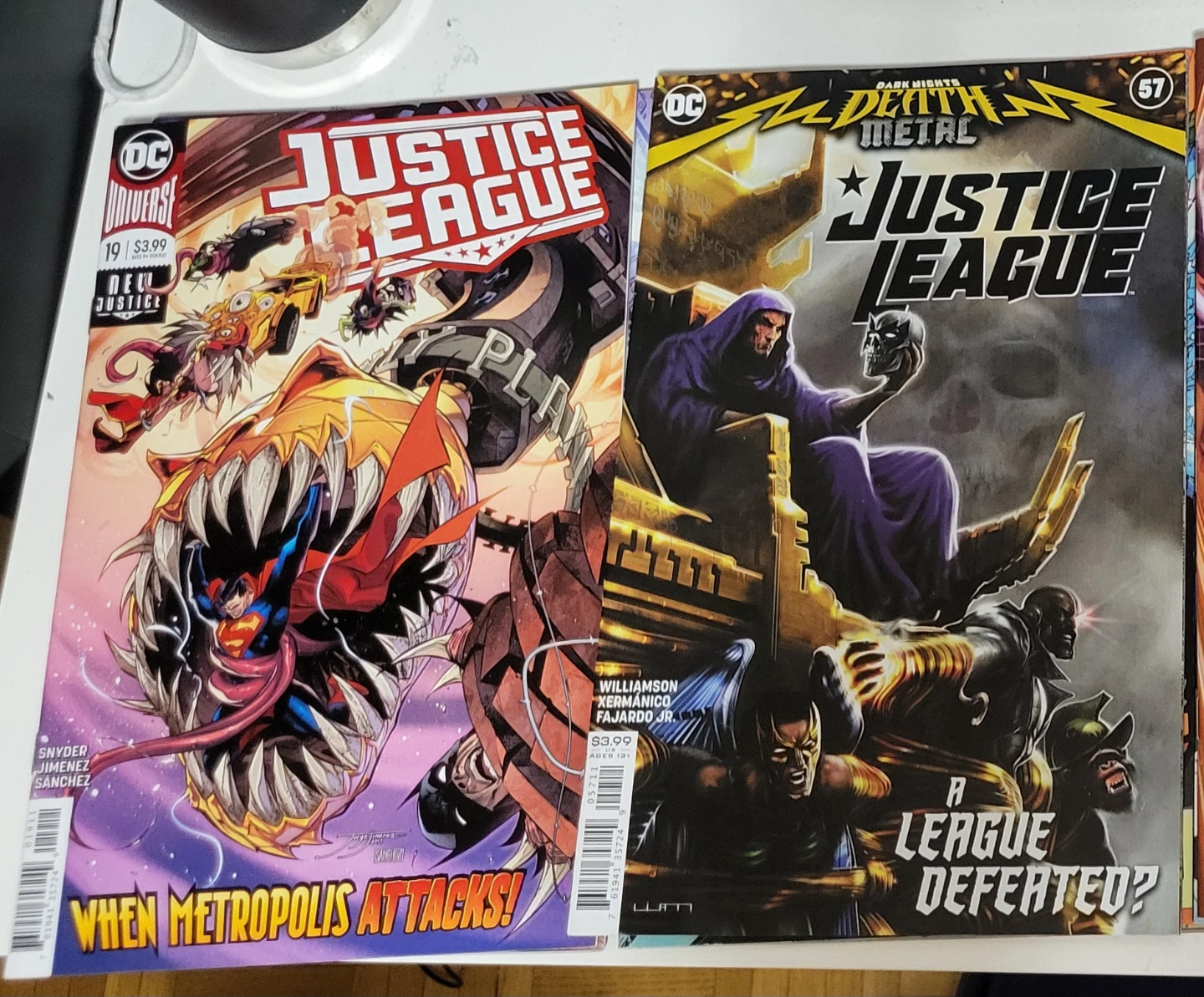 Set of 4 Justice League and JLA Classified Comic Books - photo 2