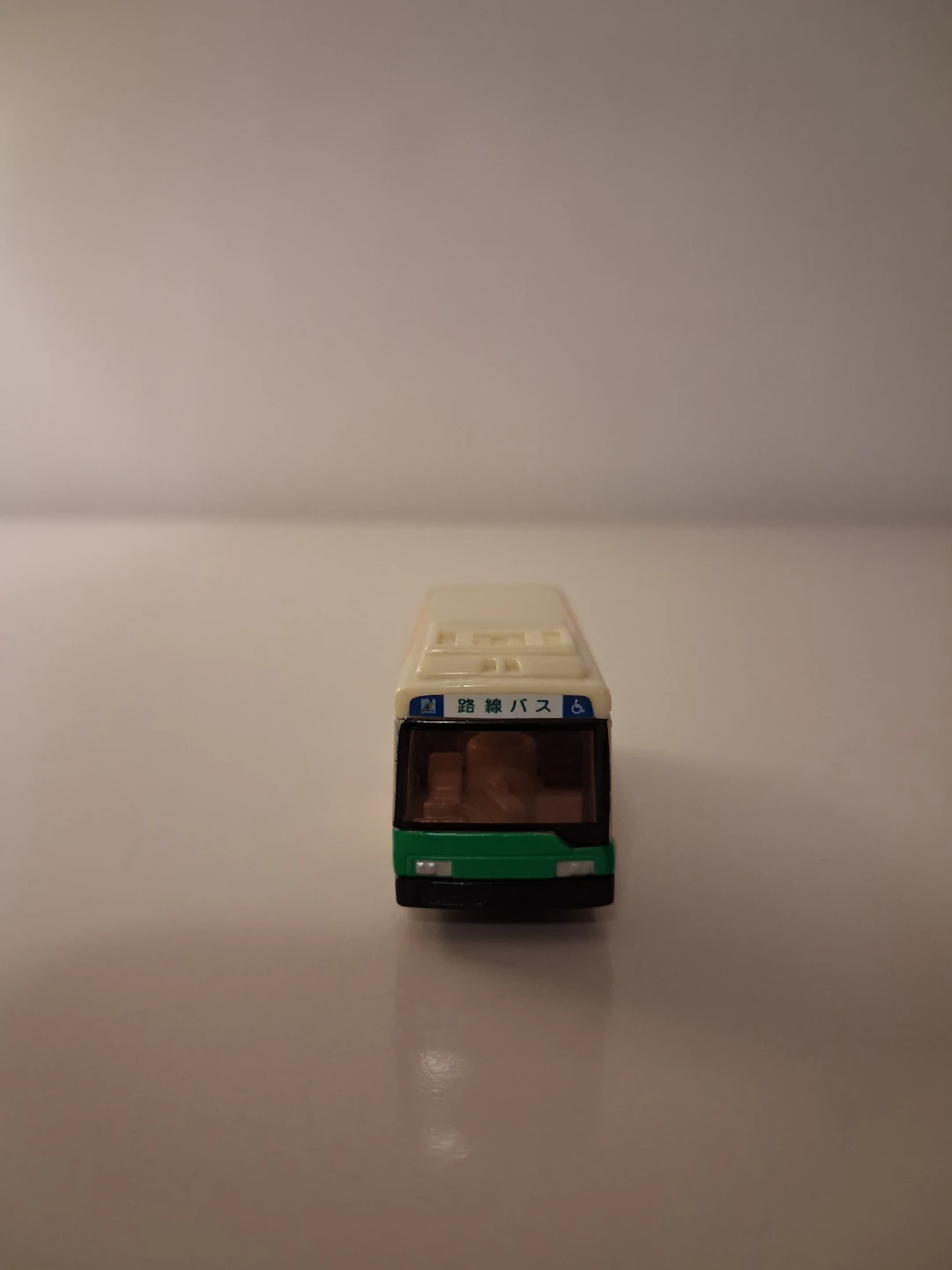 TOMY Tomica Mitsubishi Fuso Aero Star - photo 2