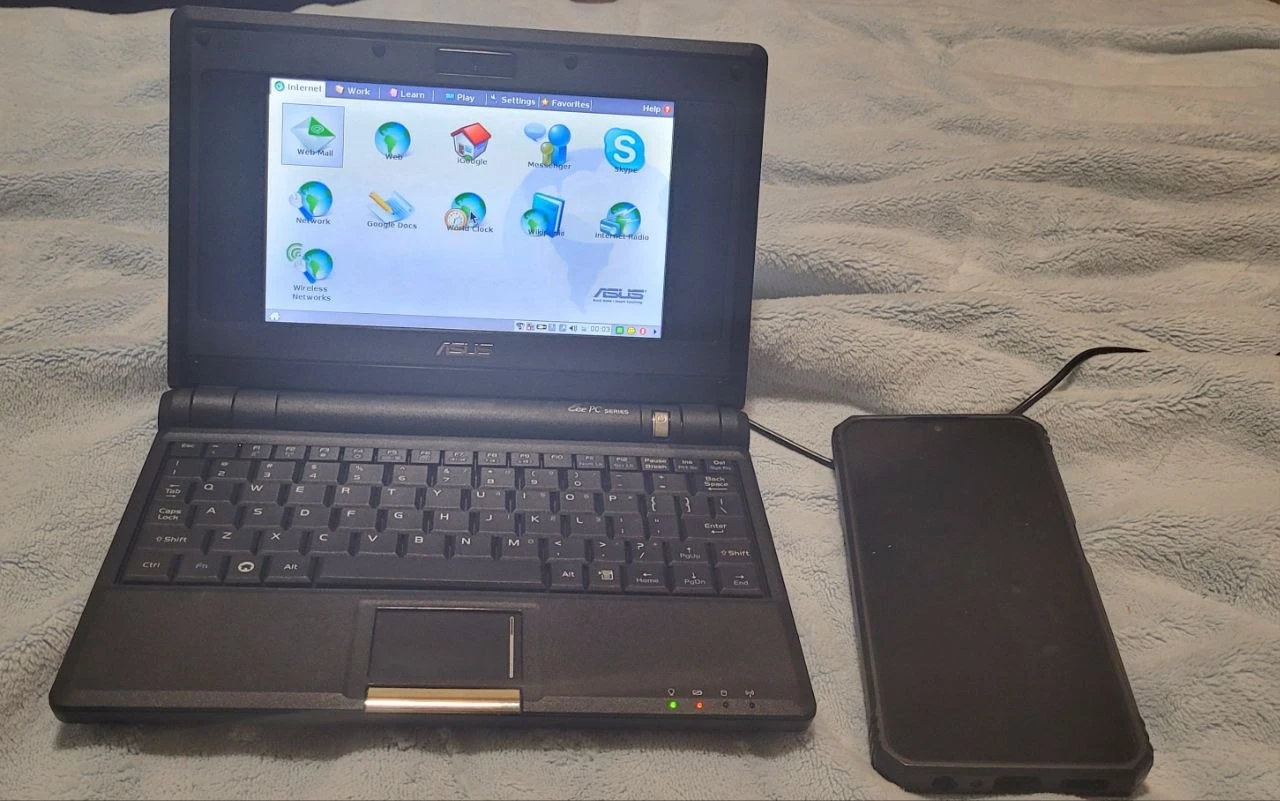 ASUS small old laptop - photo 2
