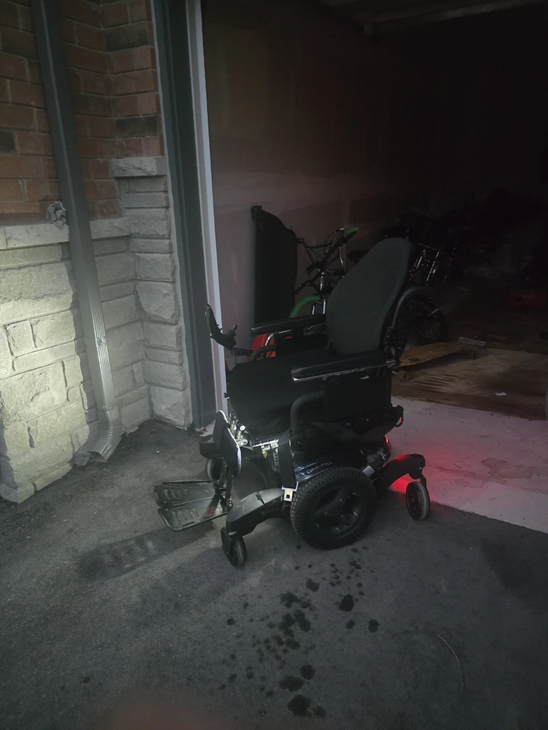 Quantum QM-710 Power Wheelchair