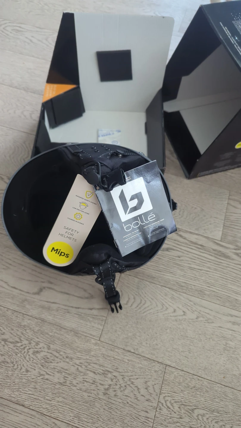 New Bollé Junior Snow Helmet - tags and box - photo 4