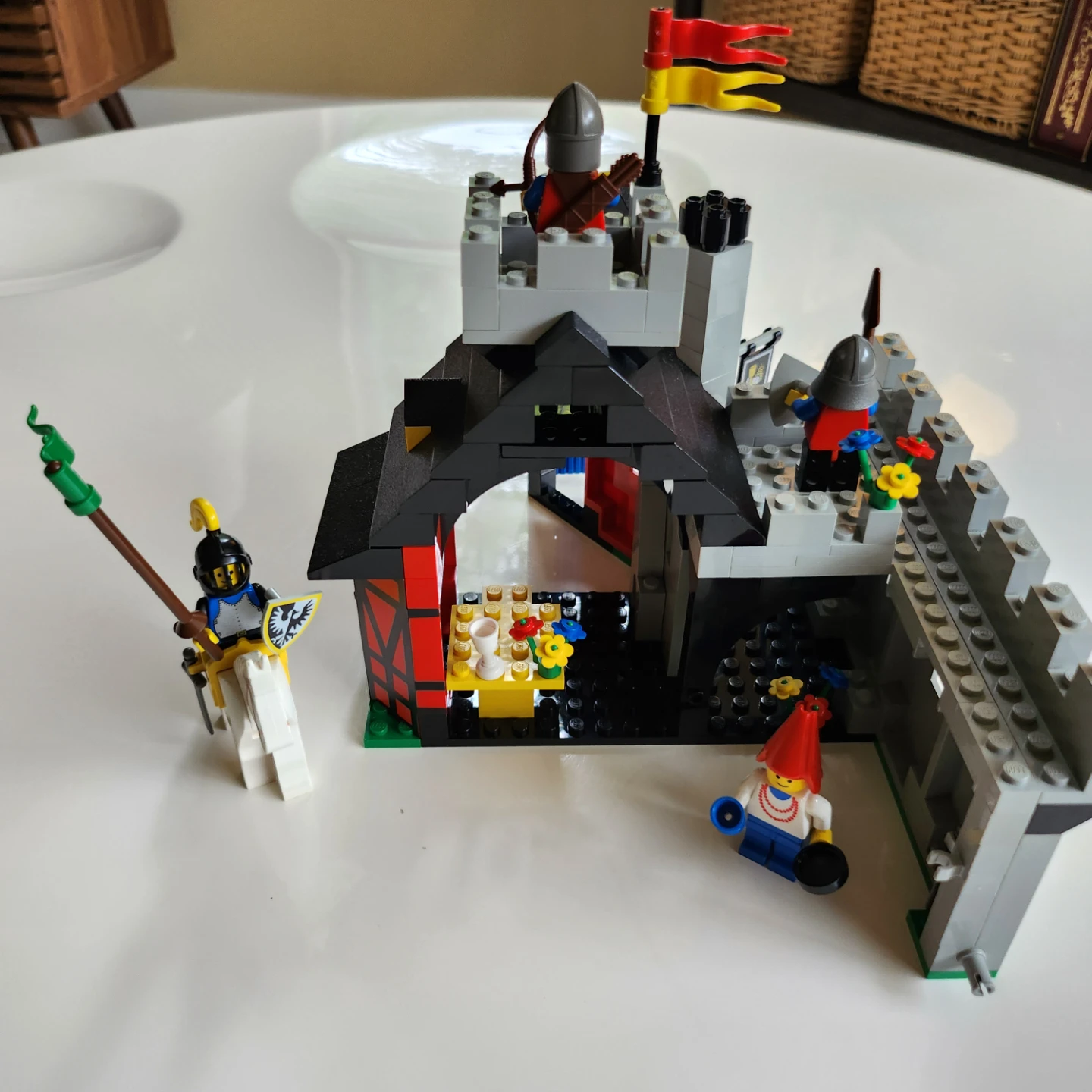 Vintage LEGO 6067 Guarded Inn Complete - photo 2