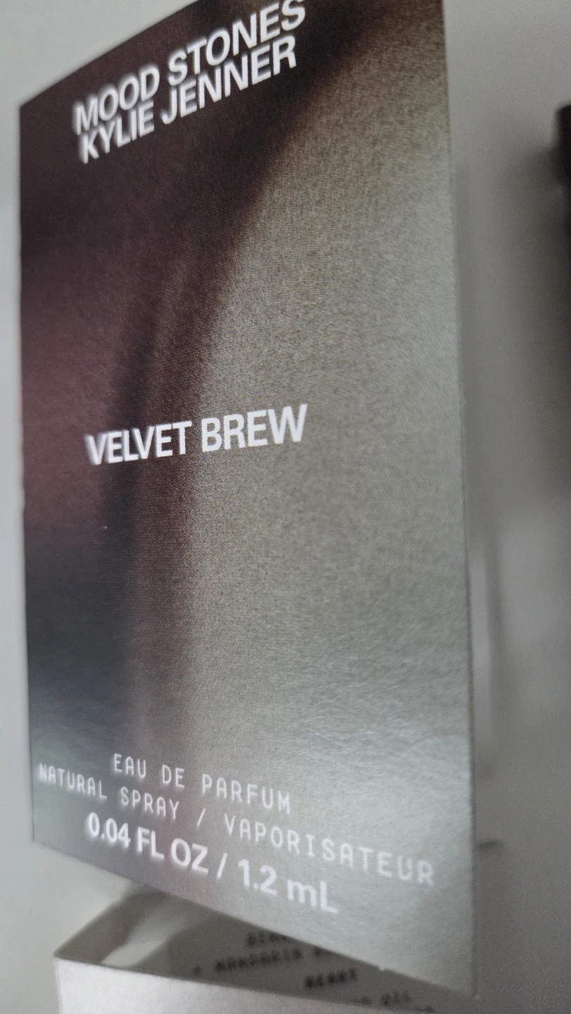 Kylie Jenner  Perfume Samples (9) - photo 4