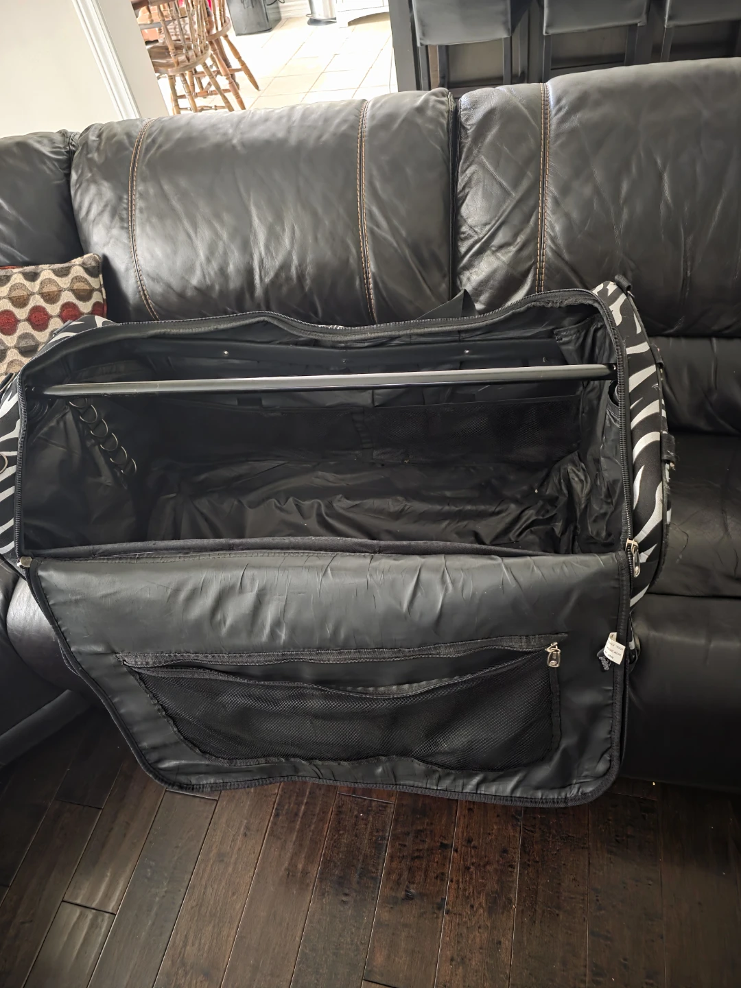 Dream Duffel zebra print garment bag - photo 4