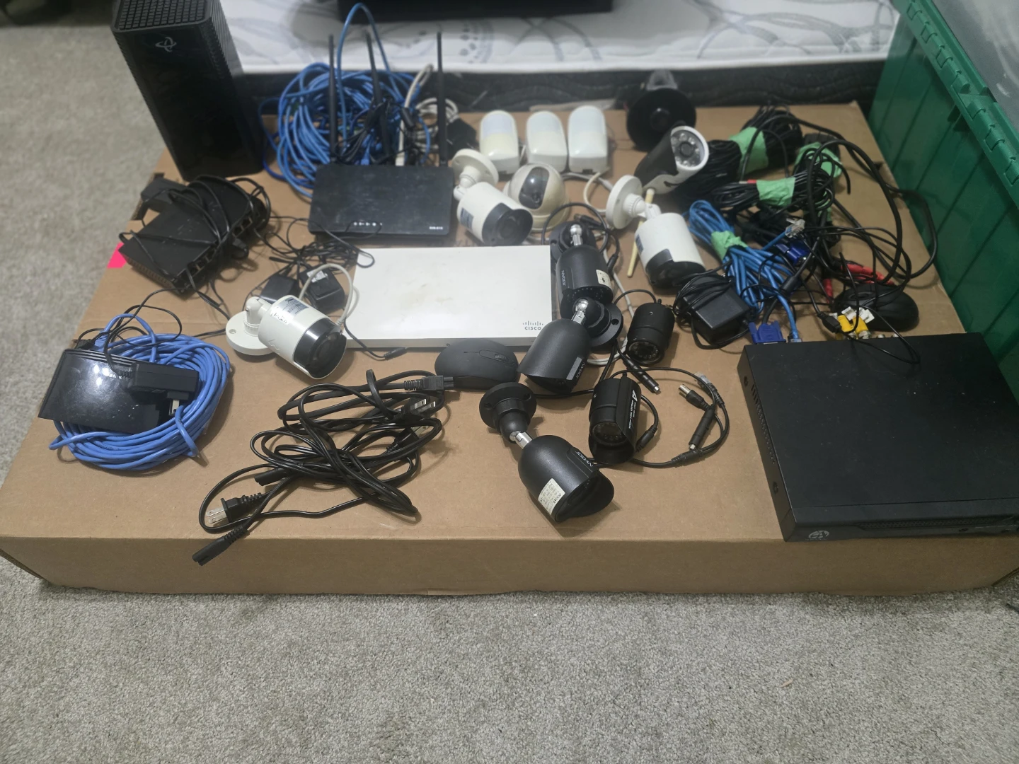 Assorted Home Security Camera and Networking Bundle - photo 3