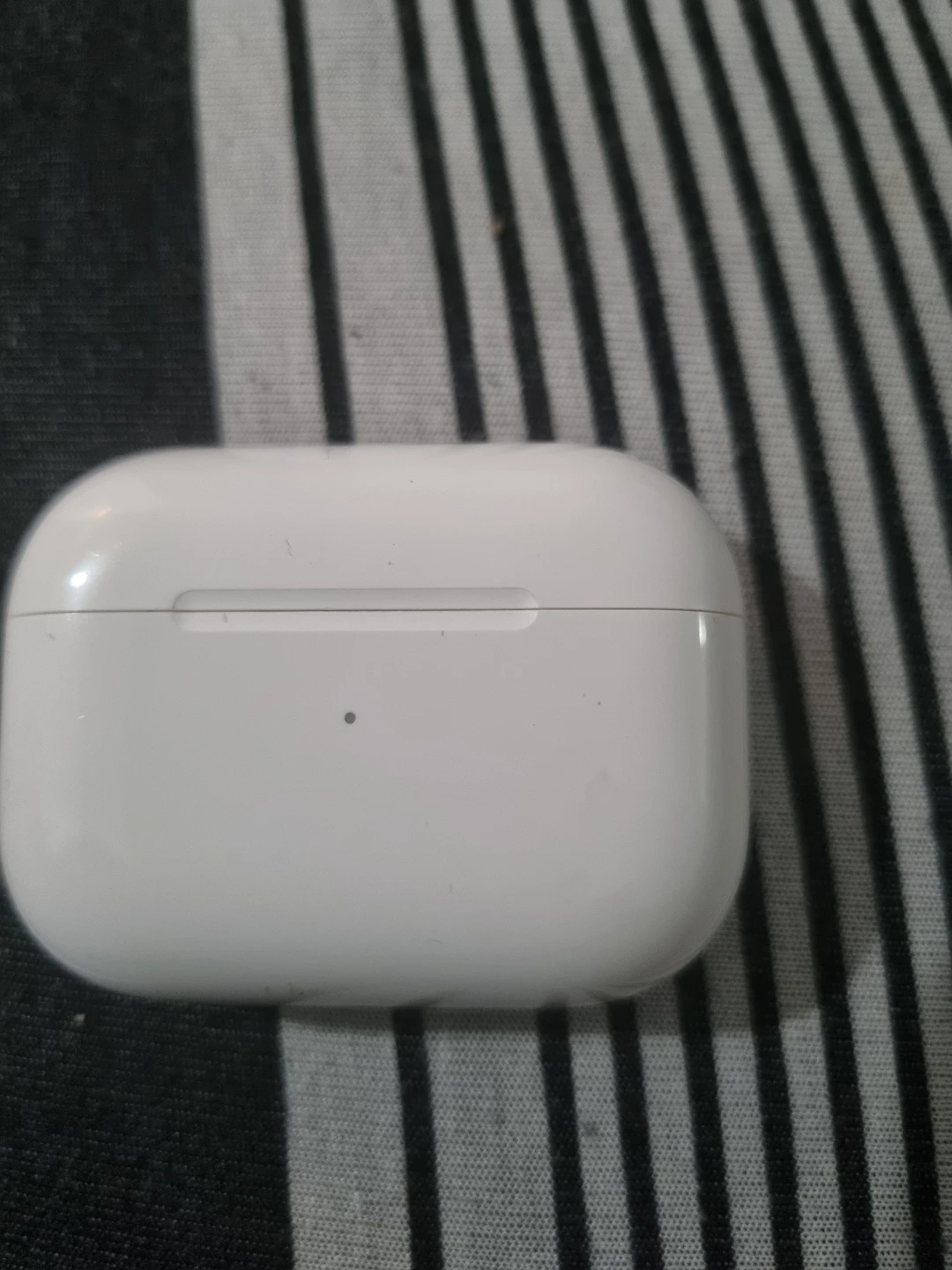 Apple AirPods Pro Charging Case