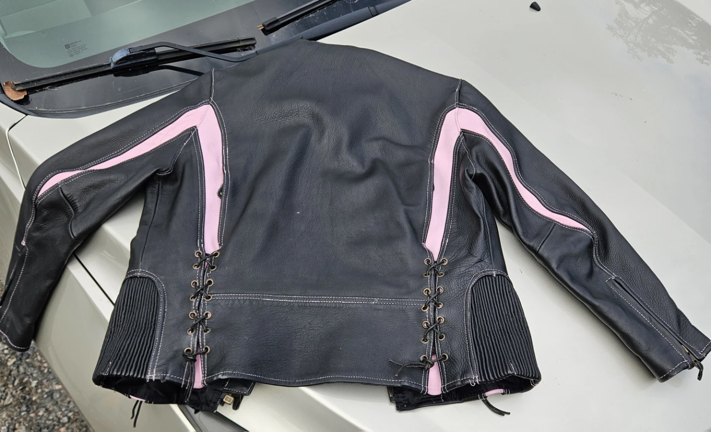 Ladies leather motorcycle jacket size SMALL. - photo 2