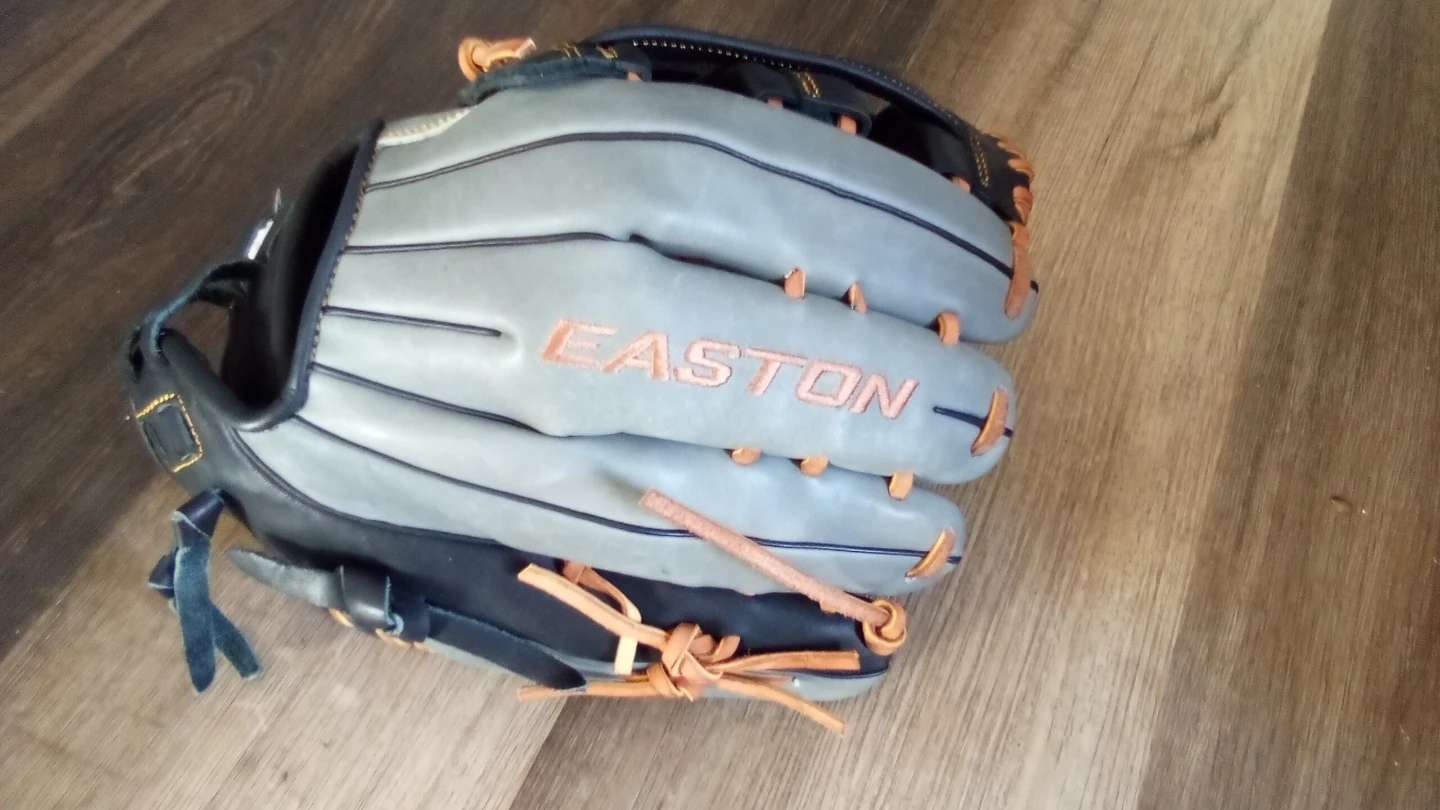 Easton Professional Collection Baseball Glove