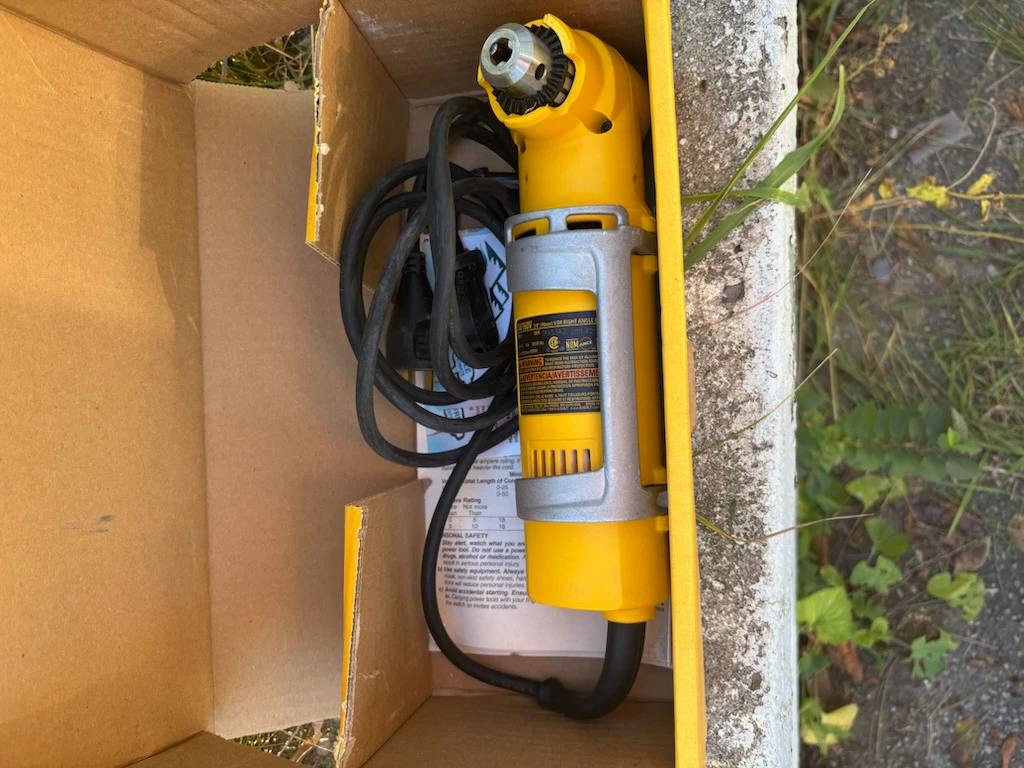 DEWALT DW160V 3/8" Heavy-Duty Right Angle Drill - photo 4