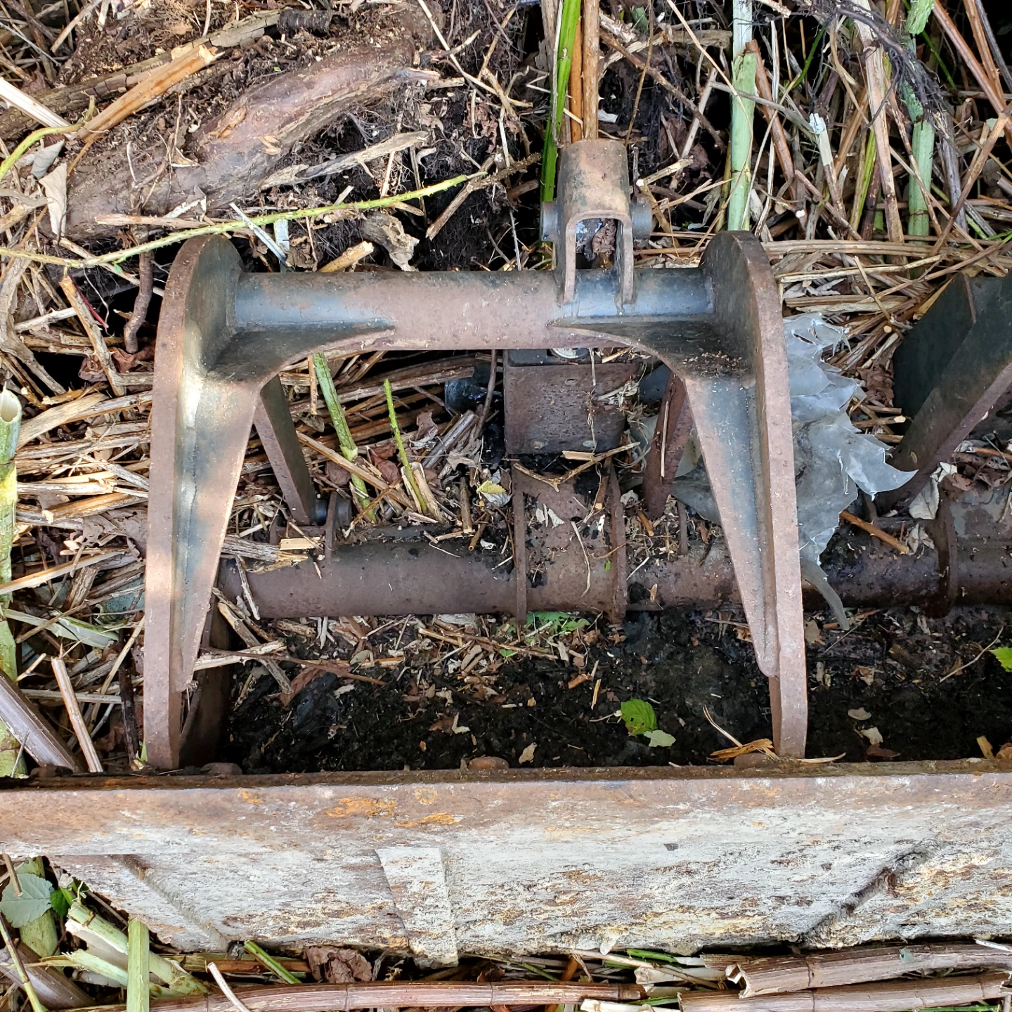 Bobcat Grapple Bucket Attachment - photo 2